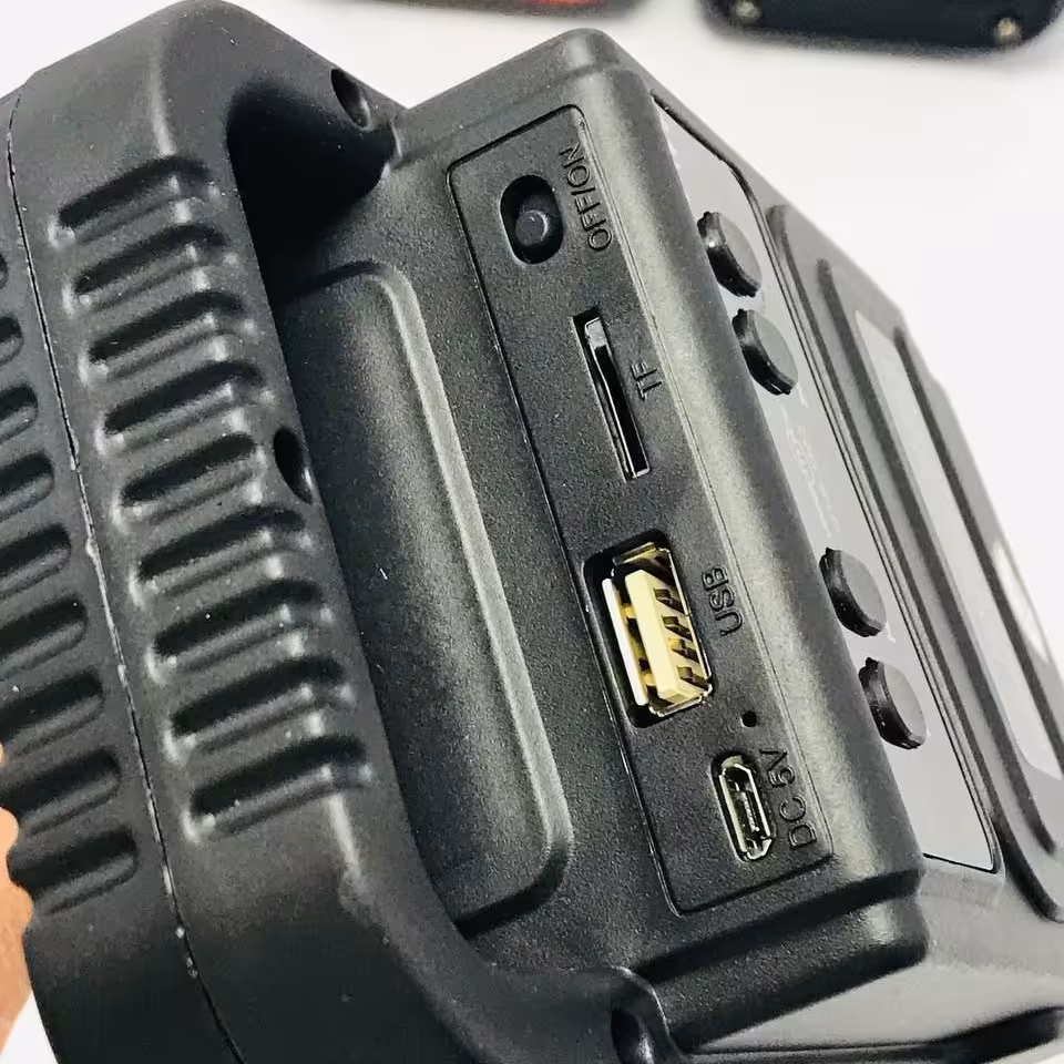 اسپیکر 3 اینچ کیفیت صدای عالی بلوتوث رم فلش وزن مناسب برای حمل 