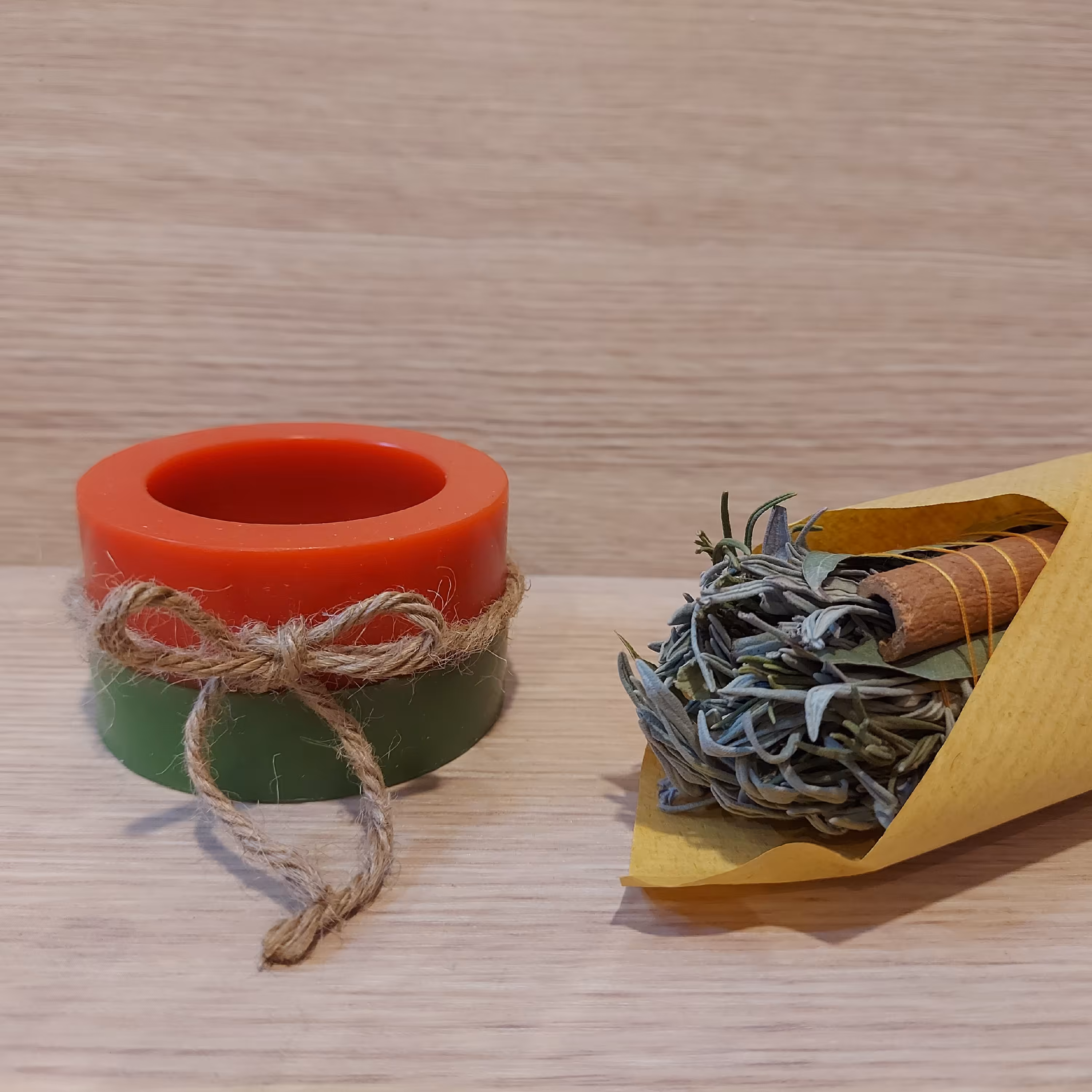 شمع  فانوسی دو رنگ قرمز و سبز   (جاشمعی)