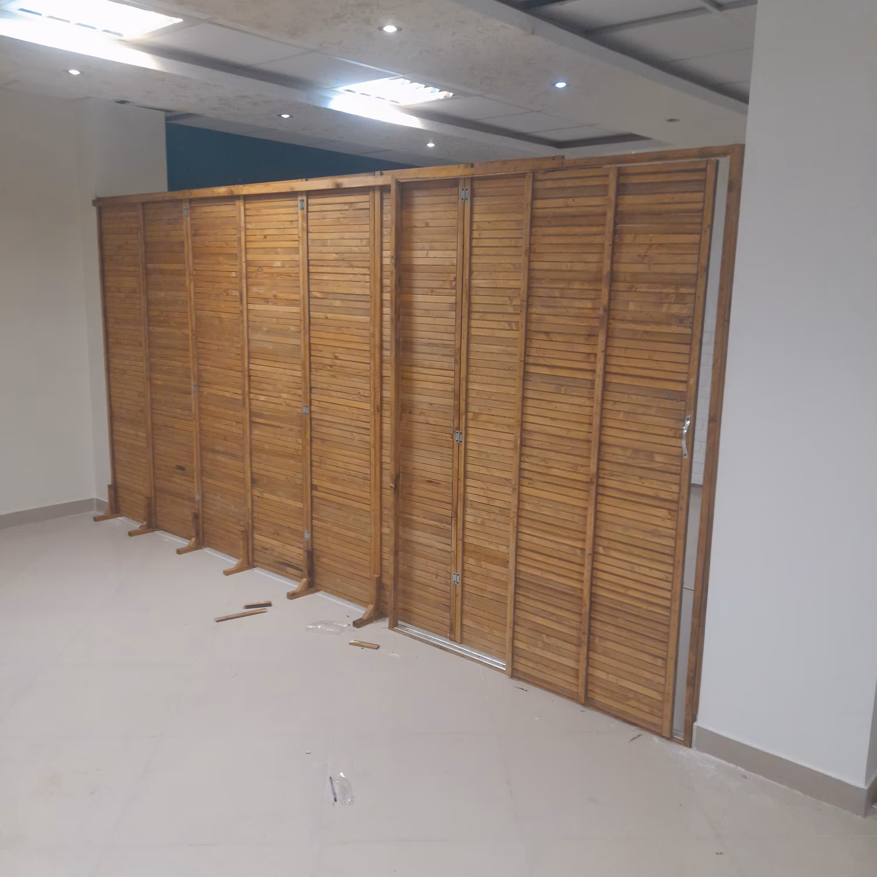 پارتیشن پاراوان جدا کننده قیمت براساس یک لنگه دسته شلف و استند (پس کرایه)
