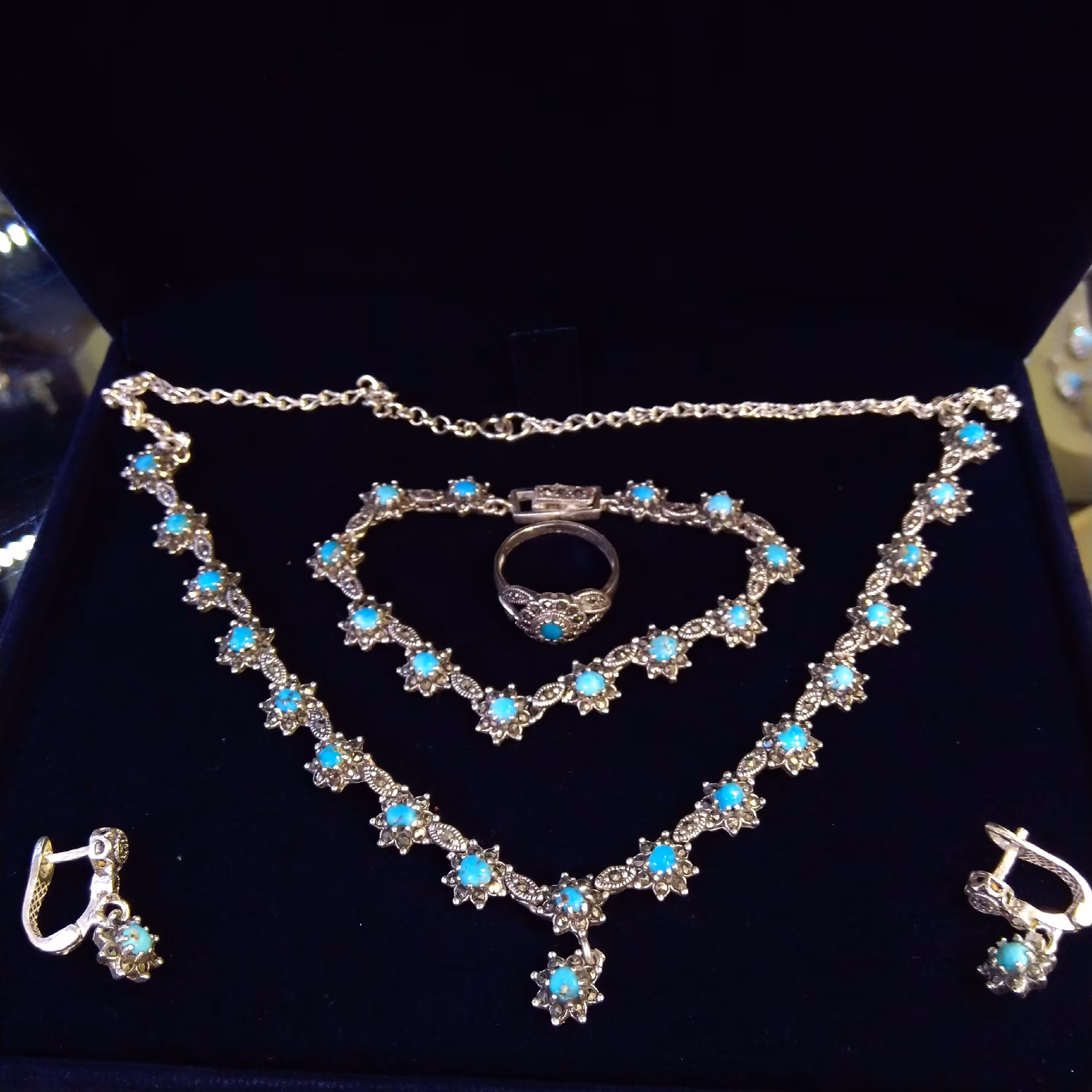 سرویس کامل نقره مزین به نگین های فیروزه اصل نیشابوری