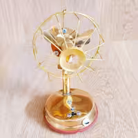 دکوری پنکه برنجی بسیار بامزه وخاص قابل استفاده دارای  پرت  شارژ اندرویدی مناسب برای هدیه