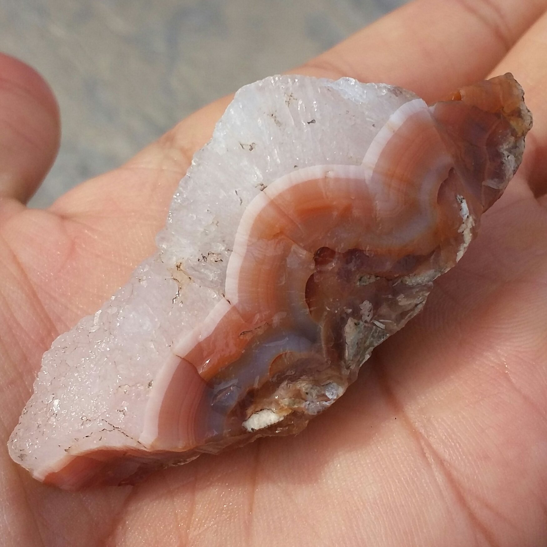 سنگ راف عقیق چند پوست پر بلور بسیار دیدنی شاهکار خلقت کاملا طبیعی
خارق العاده تابلو نقاشی طبیعی
کد 7794