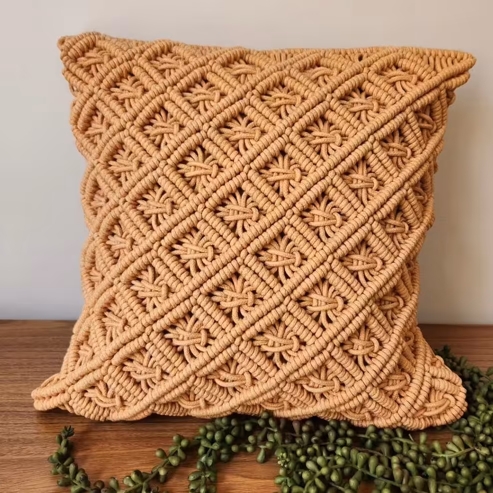 کاور کوسن مکرومه طرح خانه زنبوری