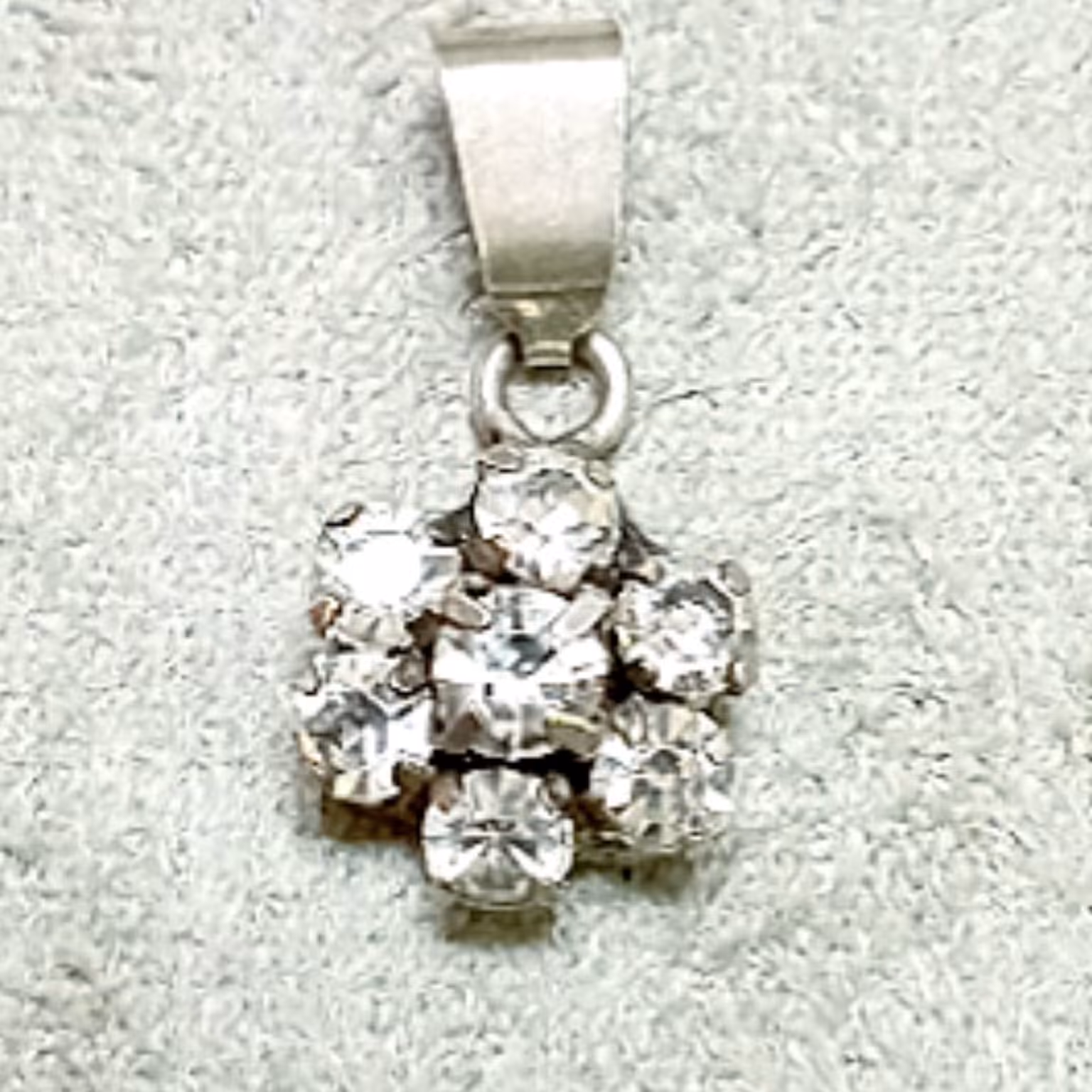 سینه ریز نقره زنانه طرح جواهر مدل گل با عیار 925 و ارائه فاکتور رسمی