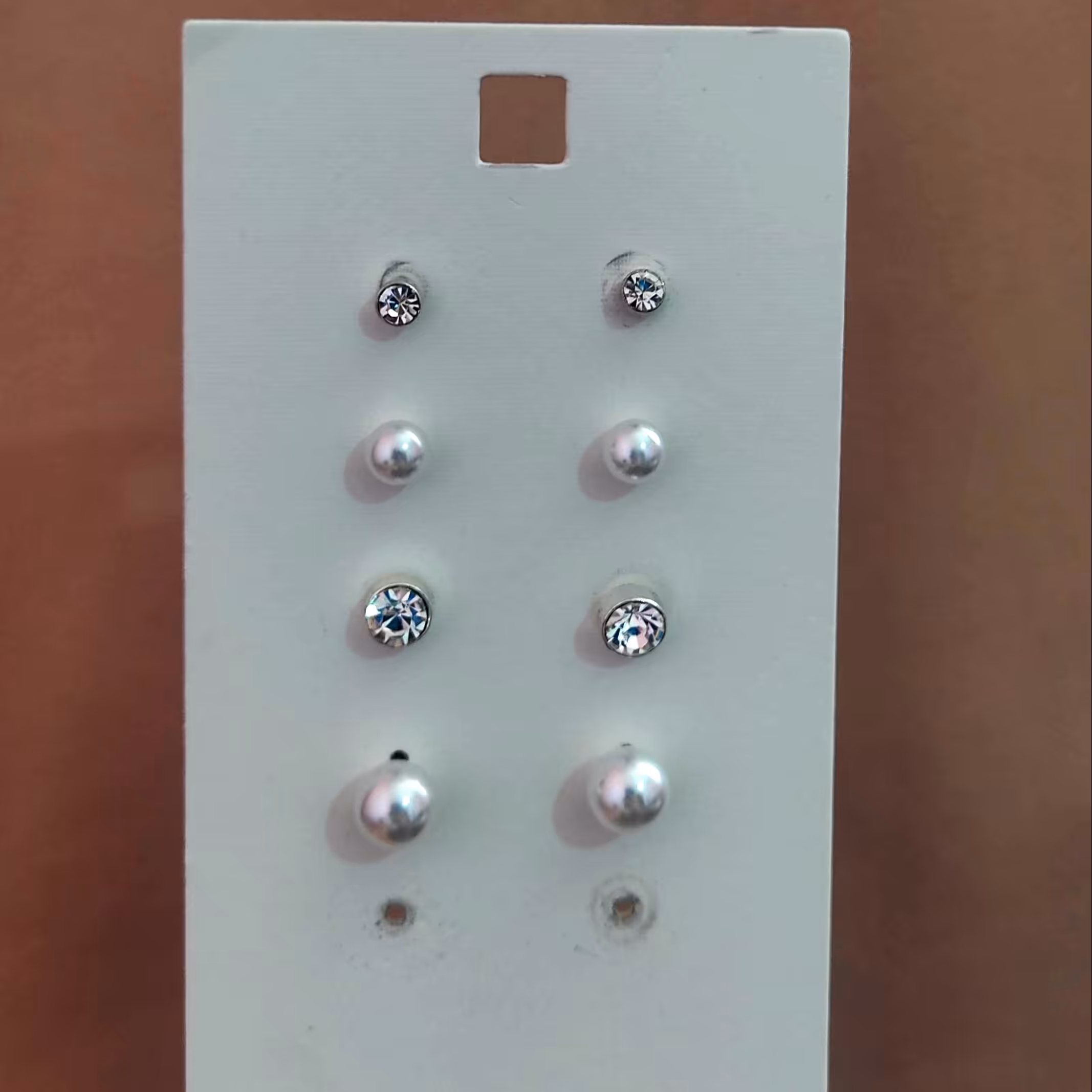 پک گوشواره میخی پک گوشواره رنگ ثابت پک گوشواره مجلسی پک گوشواره وارداتی پک گوشواره مروارید گوشواره مرواریدی صد حساسیت 