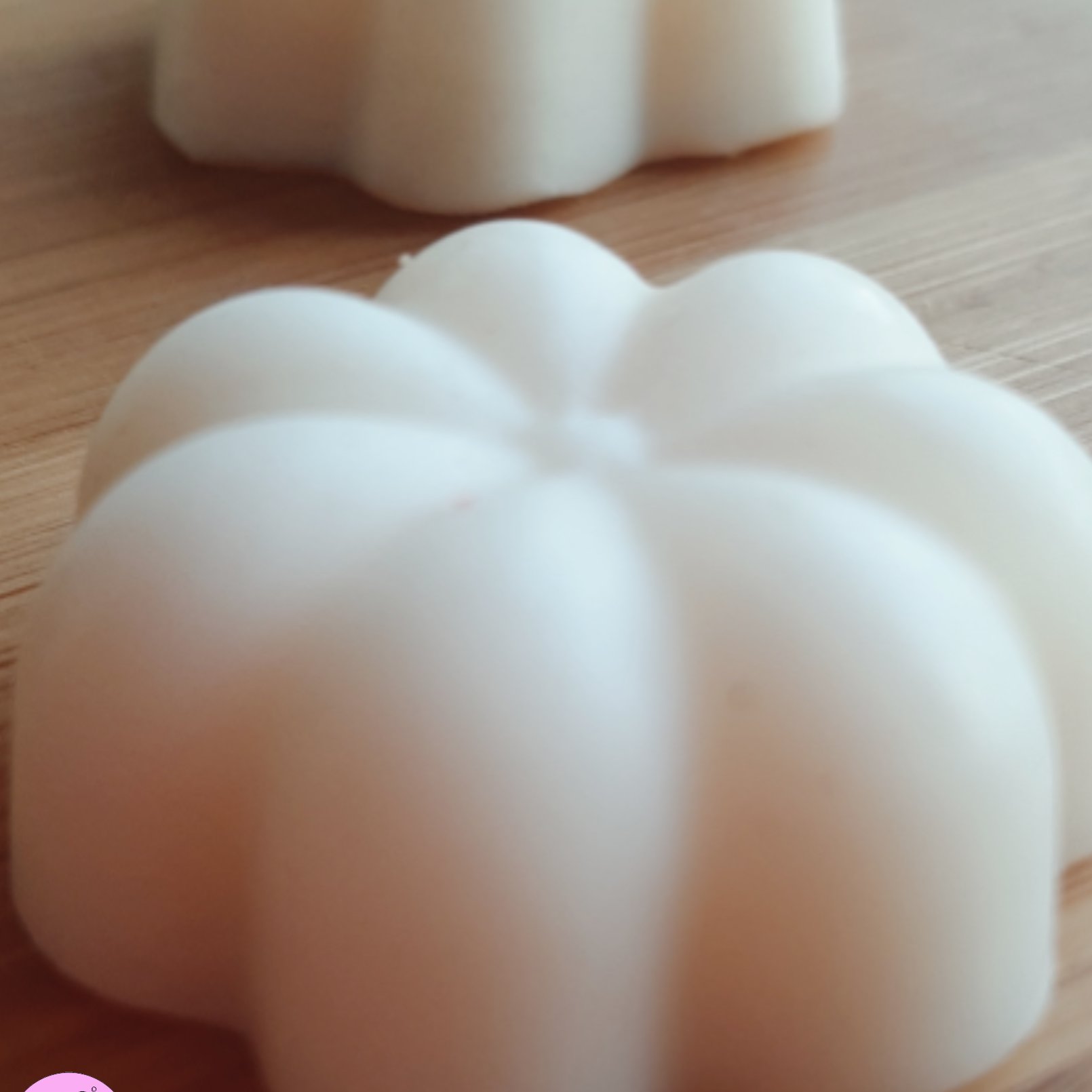 لوسیون جامد بدن ، آبرسان قوی پوست، ضدچین وچروک، بهبوداگزما، بهبود ترک پا، روشن کننده، استفاده آسان)