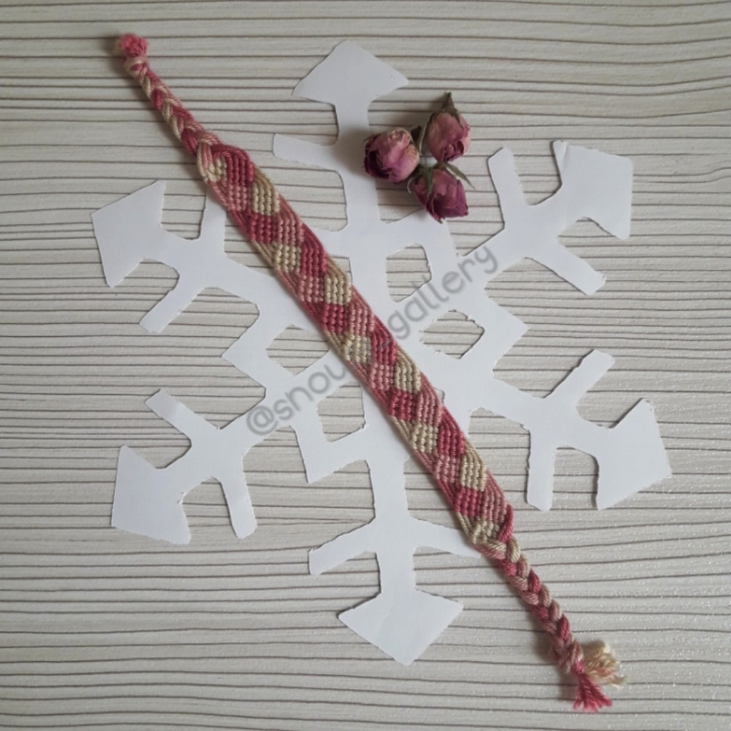 دستبند بافت طرح برگ صورتی