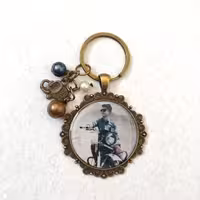 عکس دلخواه شما در گردنبند و سرکلیدی