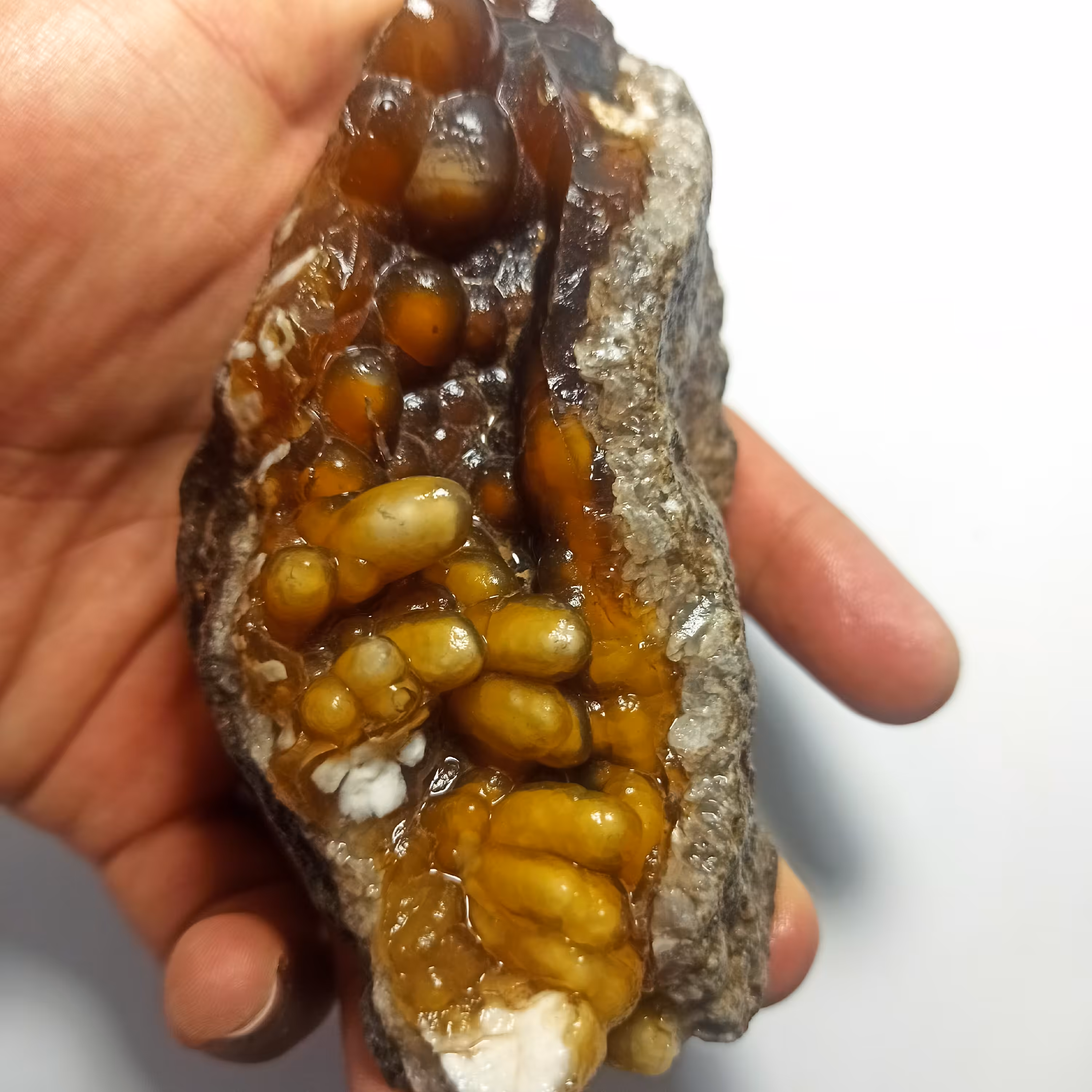 سنگ راف عقیق دندانه دار  داندان سگی یا تاولی یک سنگ خاص کلکسیونی و تزئینی عقیق بوتروئیدال Botryoidal 