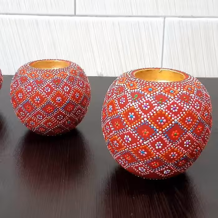 ست سه تیکه شمعدان توپی هنرکده سدنا رنگ قرمز  طرح گل جنس سفالی نقطه کاری شده با دست 