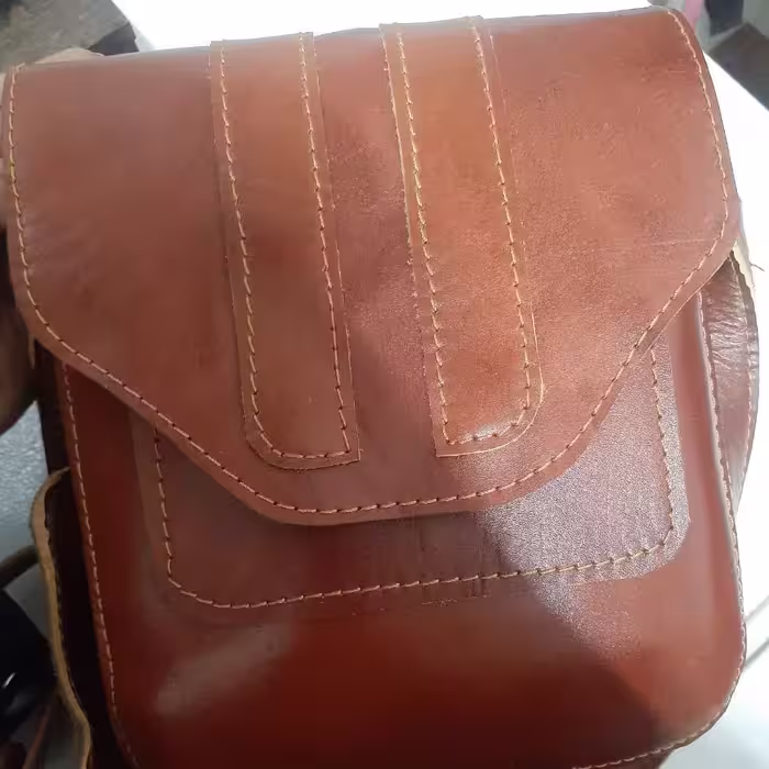 کیف رو دوشی چرم طبیعی گاو دستدوز 