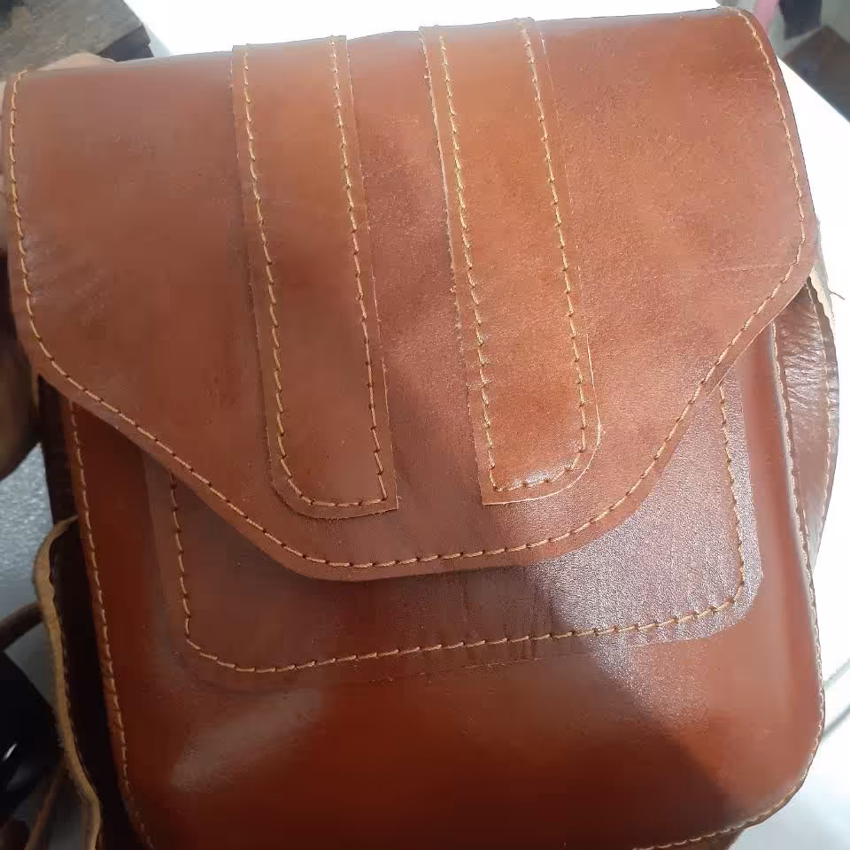 کیف رو دوشی چرم طبیعی گاو دستدوز 