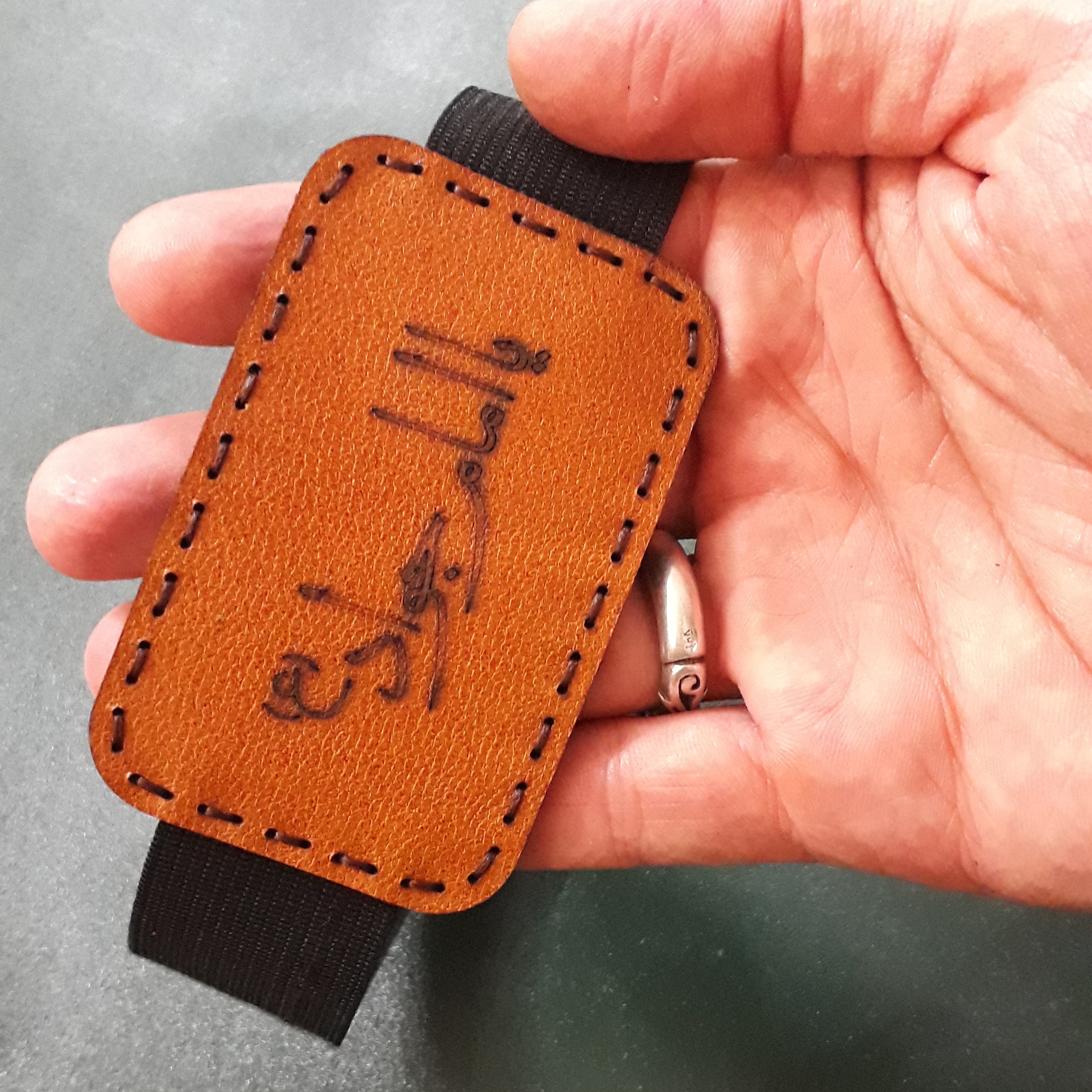 پک ده عددی بازوبند چرم طبیعی طرح  105