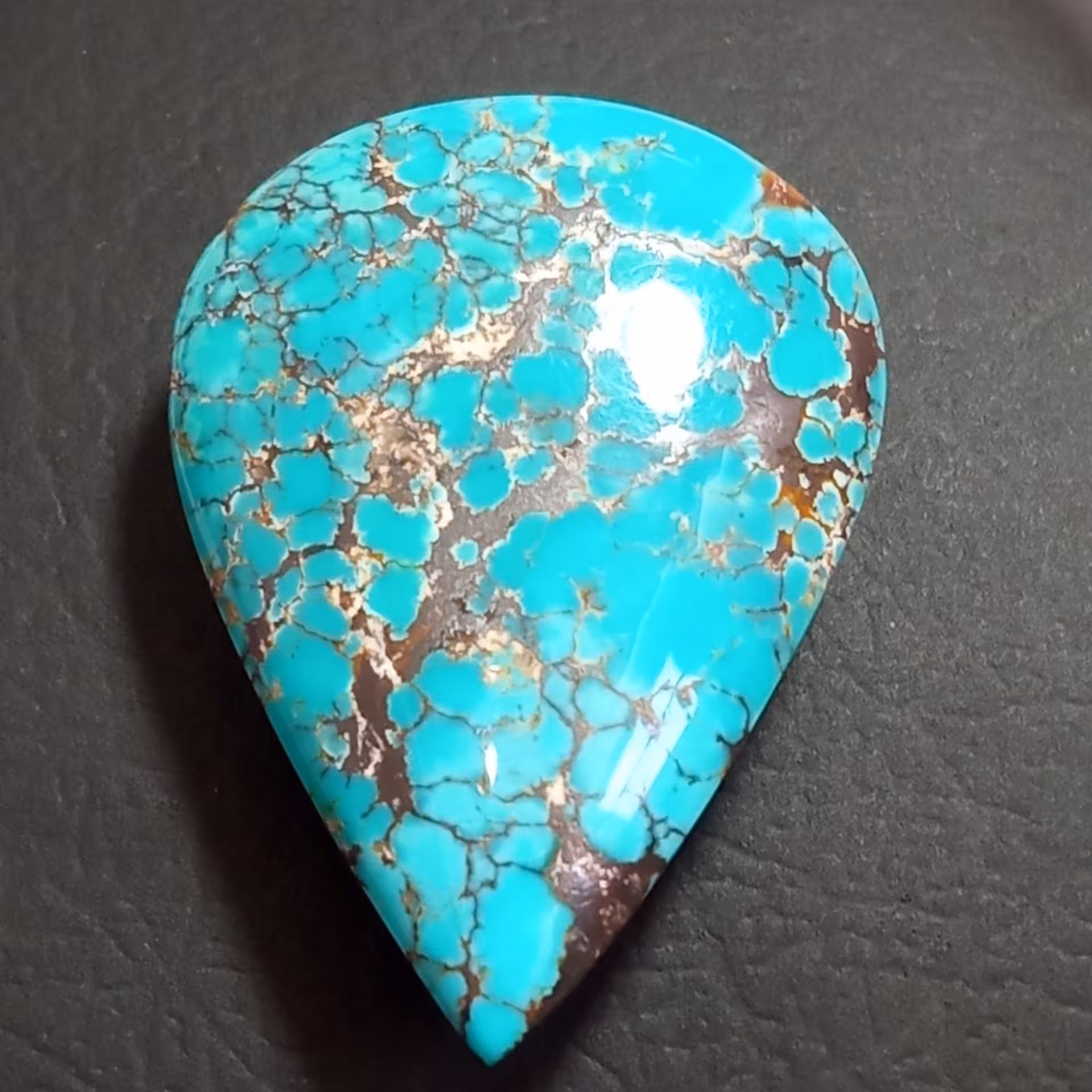 نگین بسیار زیبای فیروزه نیشابور اصل تراش اشک ابعاد حدود 25در17