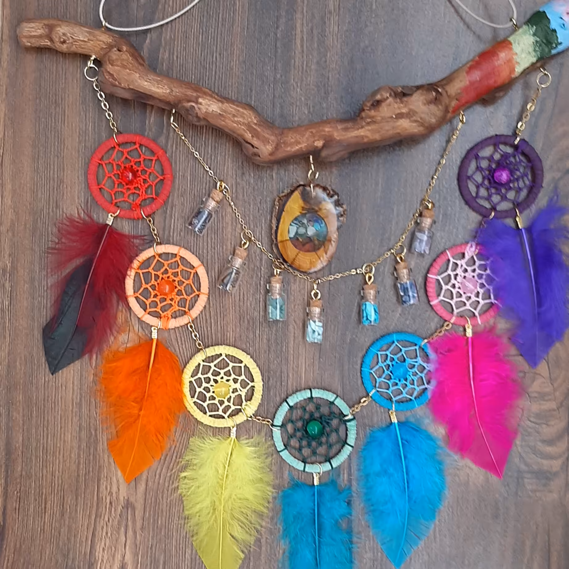 دریم کچر همراه با سنگ های معدنی و پلاک رزینی