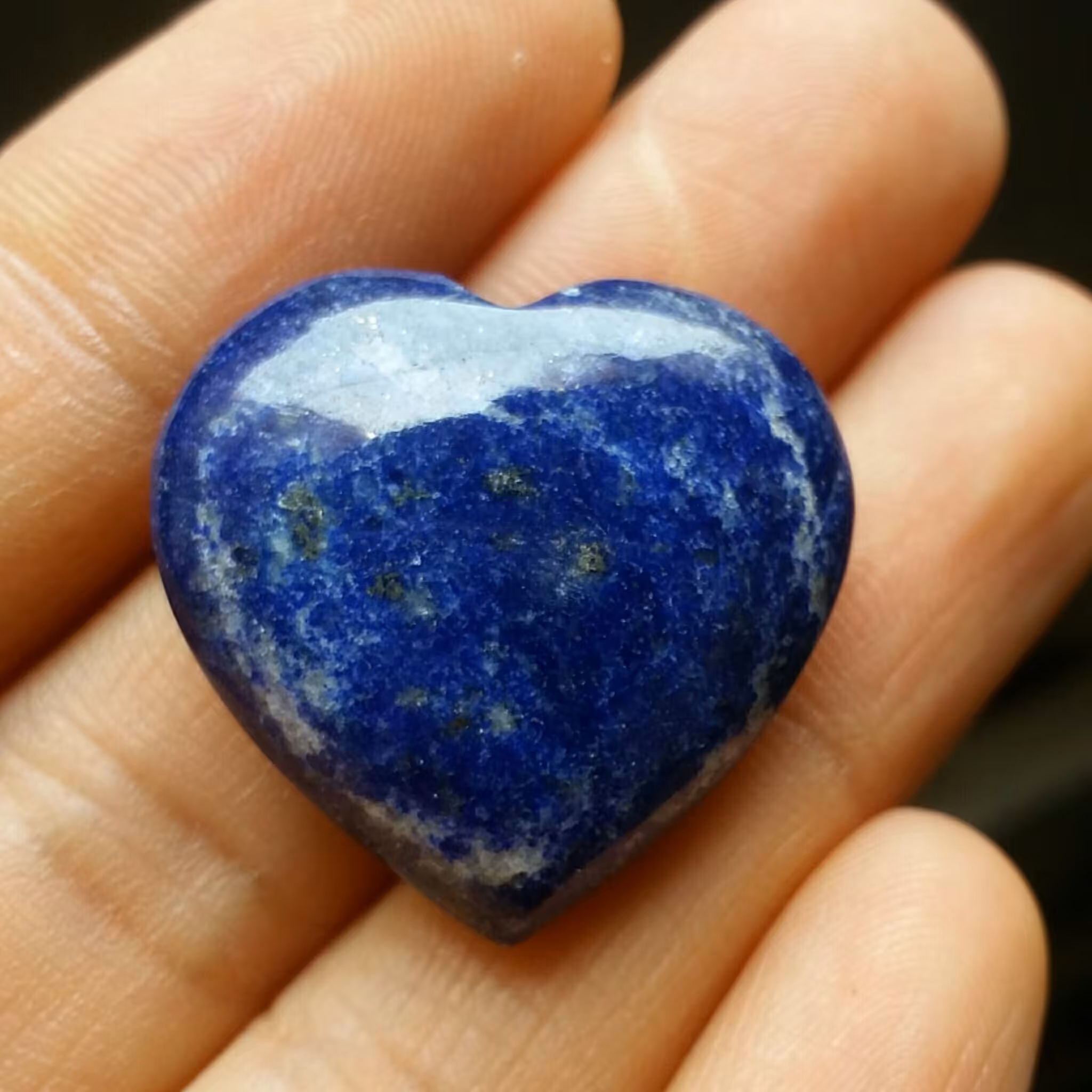 نگین لاجورد تراش فانتزی  قلبی پیریت طلایی دار طبیعی و بدون بهسازی دو طرفه