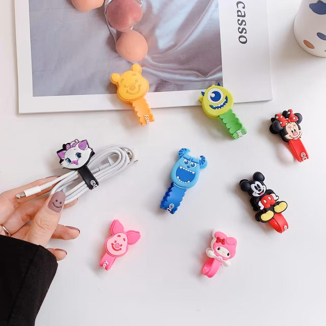 جمع کننده و نگهدارنده کابل شارژ در طرح های مختلف