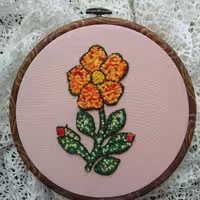 دیوارکوب گلدوزی شده با دست نخ دمسه
