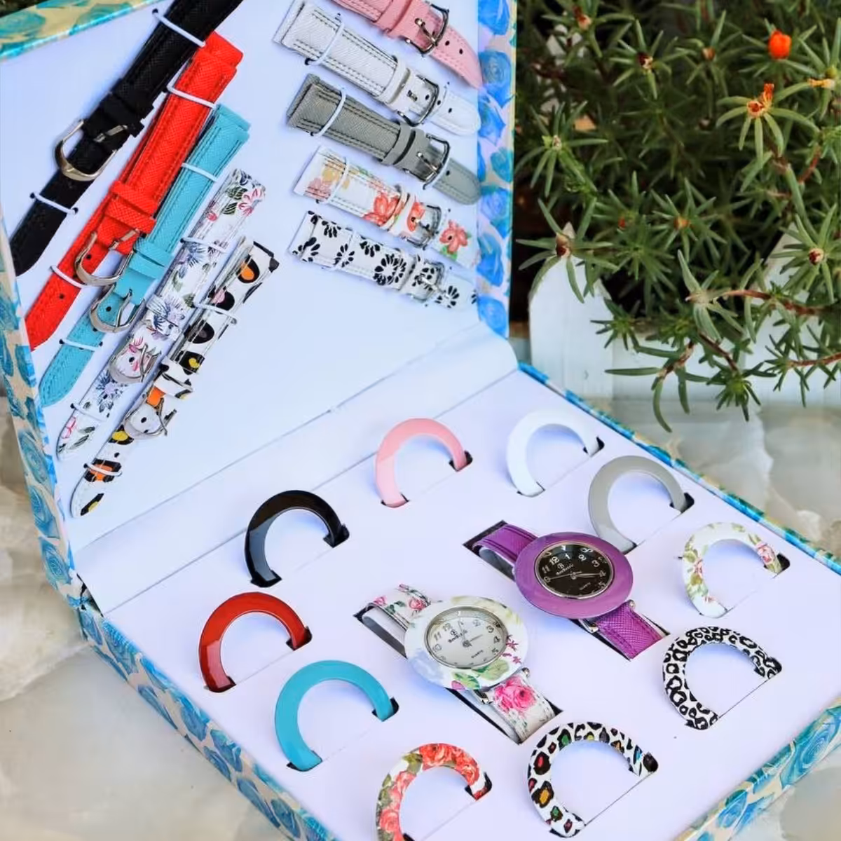 پک دو ساعت با صفحه مشکی و سفید و 12 رنگ قاب و بند چرمی بسیار کاربردی مناسب هدیه تعداد محدود 