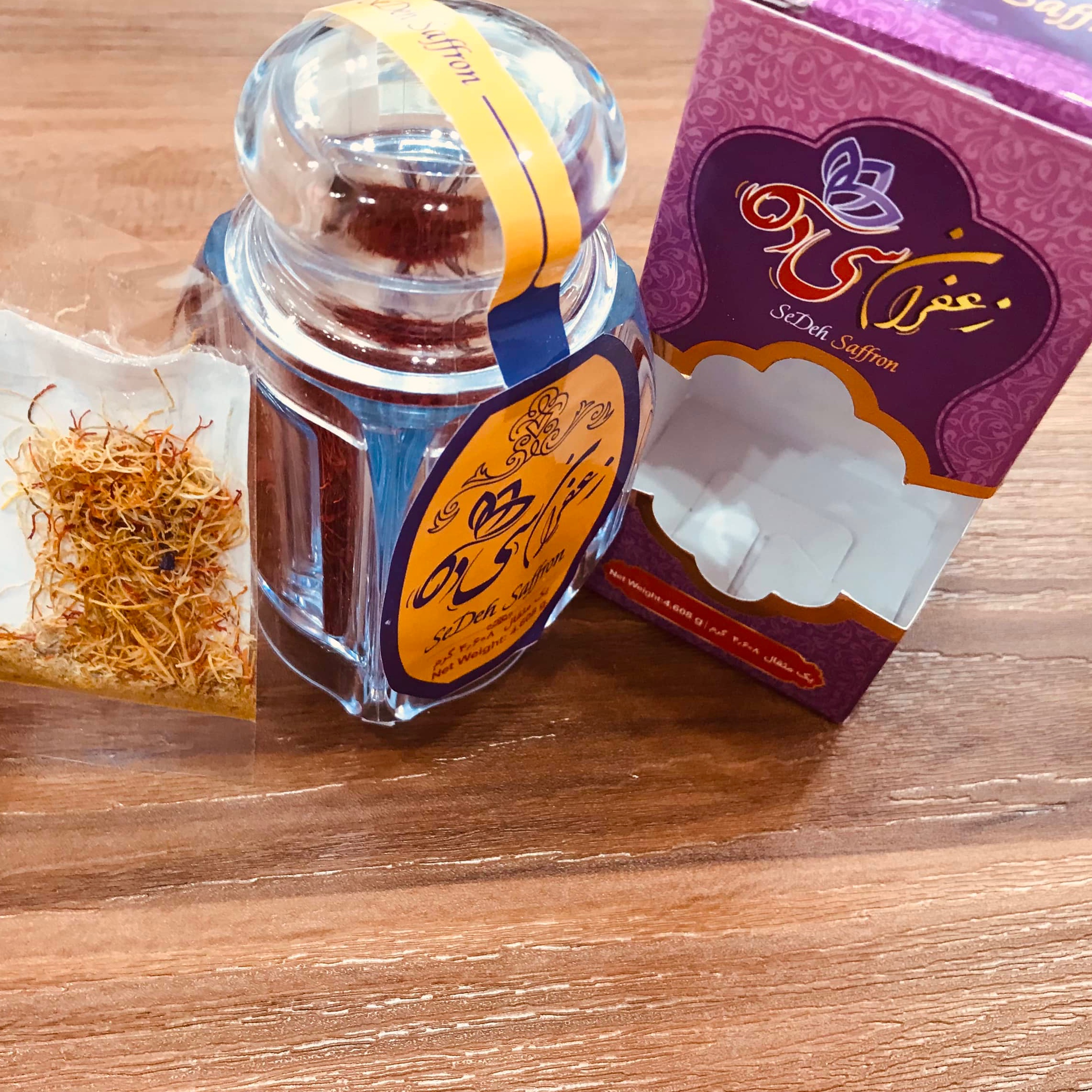 زعفران نگین اعلا  یک مثقال خرید مستقیم از تولید کننده  ارسال رایگان همراه هدیه