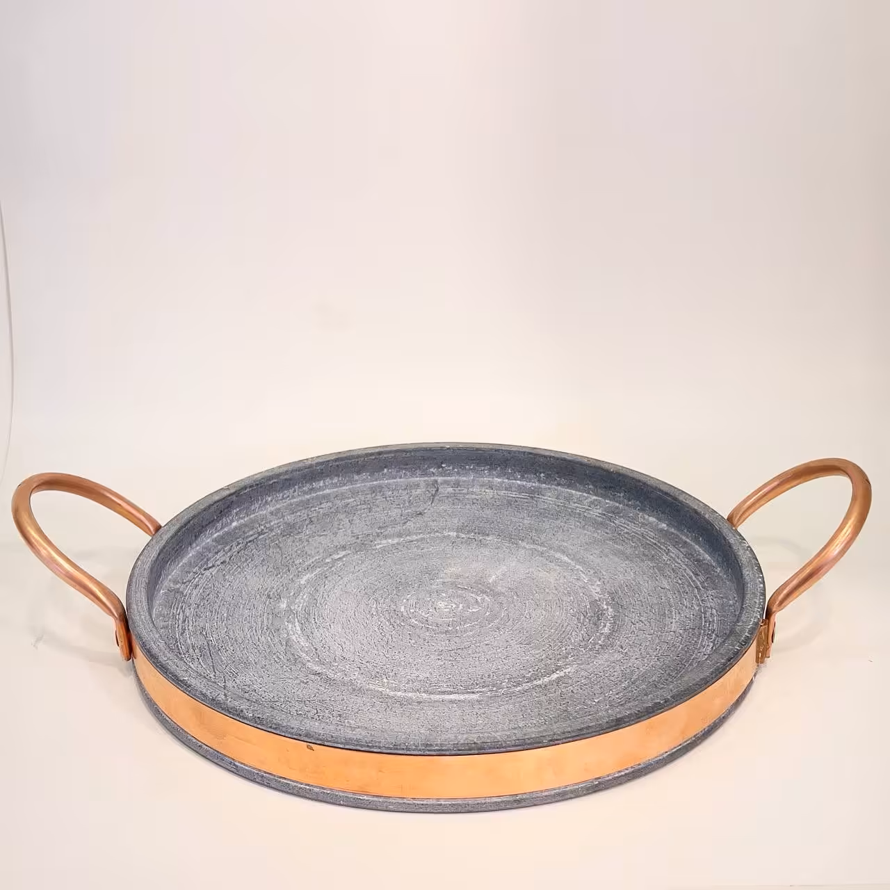 تابه سنگی با دسته مس مدل بشقابی