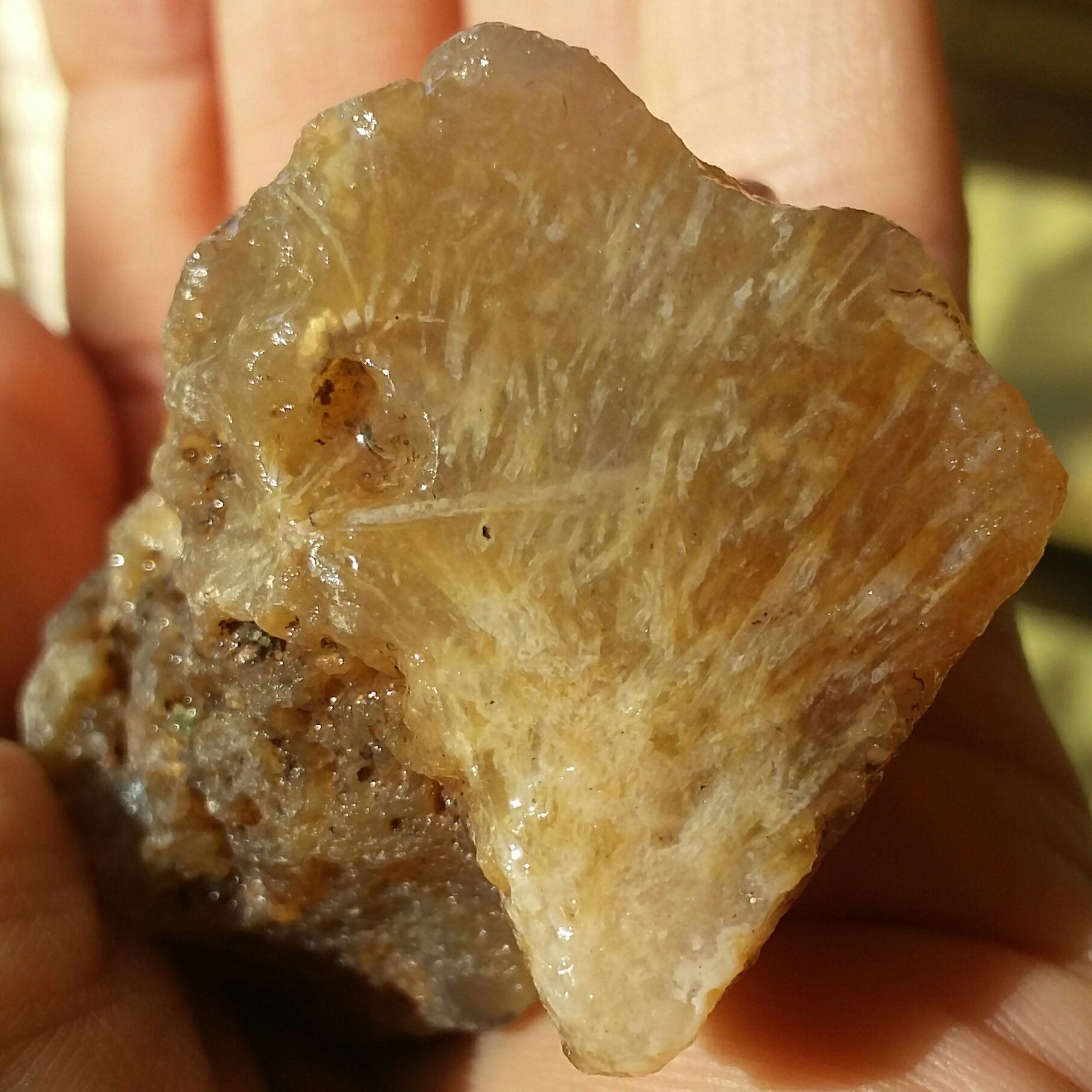 سنگ راف عقیق عسلی رتایل دار خاااص 100در 100 طبیعی محشر زیبااا  دیدنییی