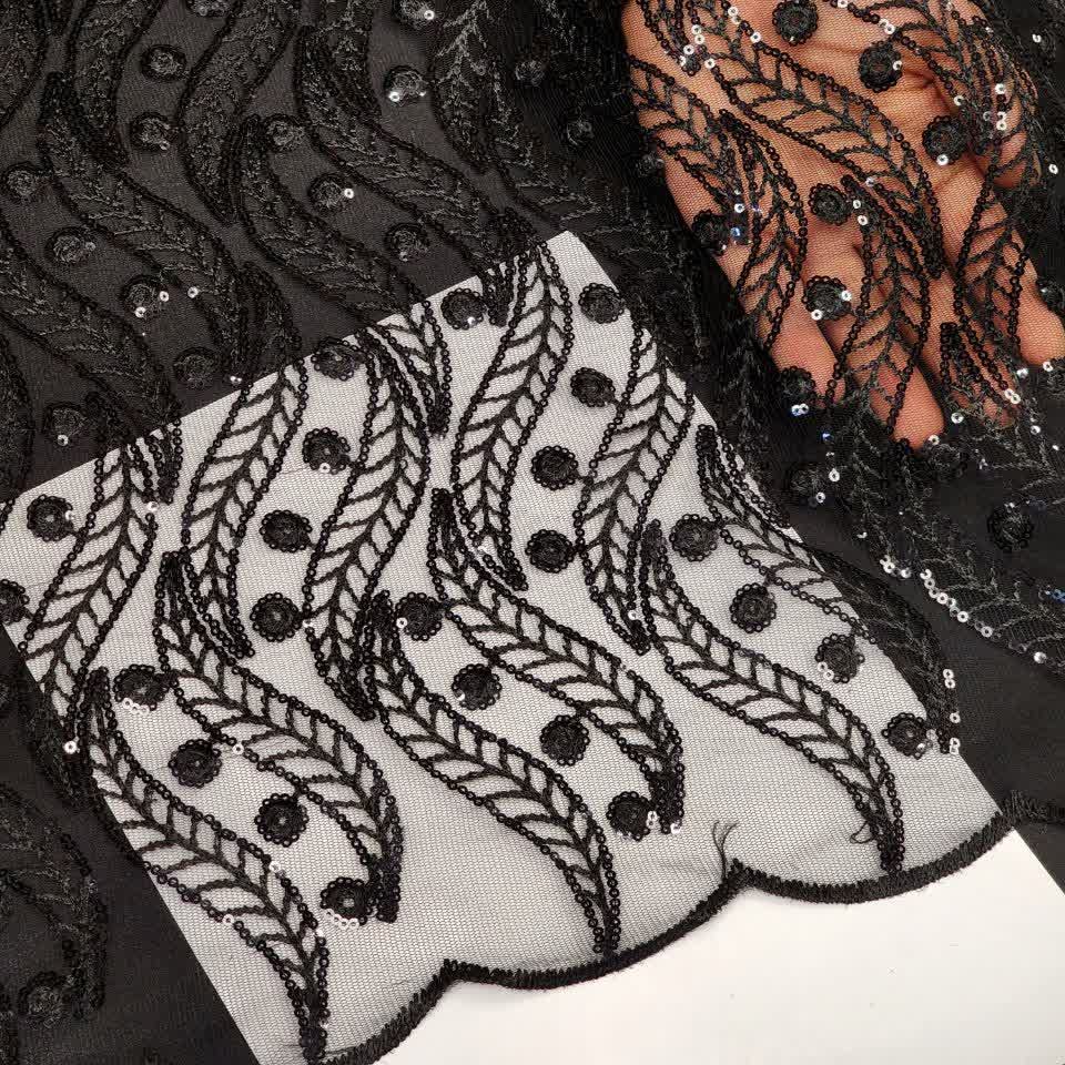 پارچه گیپور پولک دوزی شده مشکی عرض 135..طرح بیشتر داره