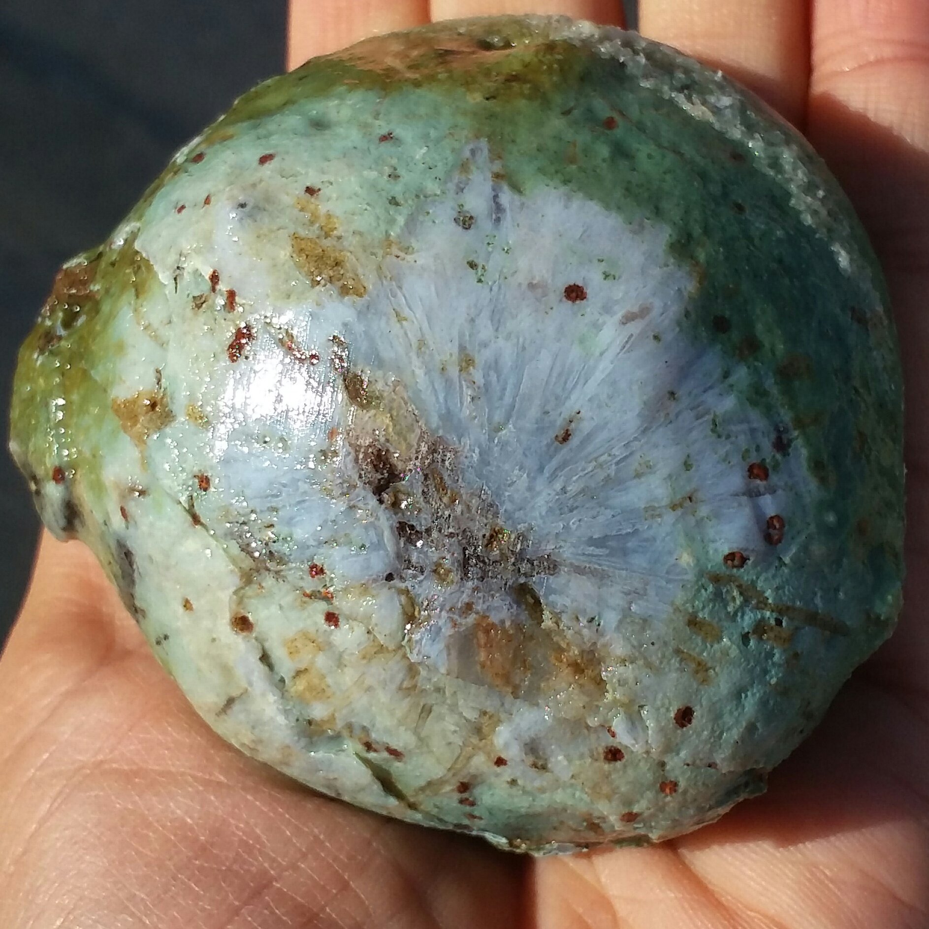 سنگ راف خام غولپیکر عقیق توپی رتایل مژه ای کمیاب  100 در 100 طبیعی شاهکار خلقت
با قابلیت ساخت چندین نگین فوق العاده