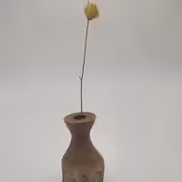گلدان چوبی. خراطی شده . با حفظِ حالت جنگلیِ چوب. پوشش روغن گیاهی اوزمو. 