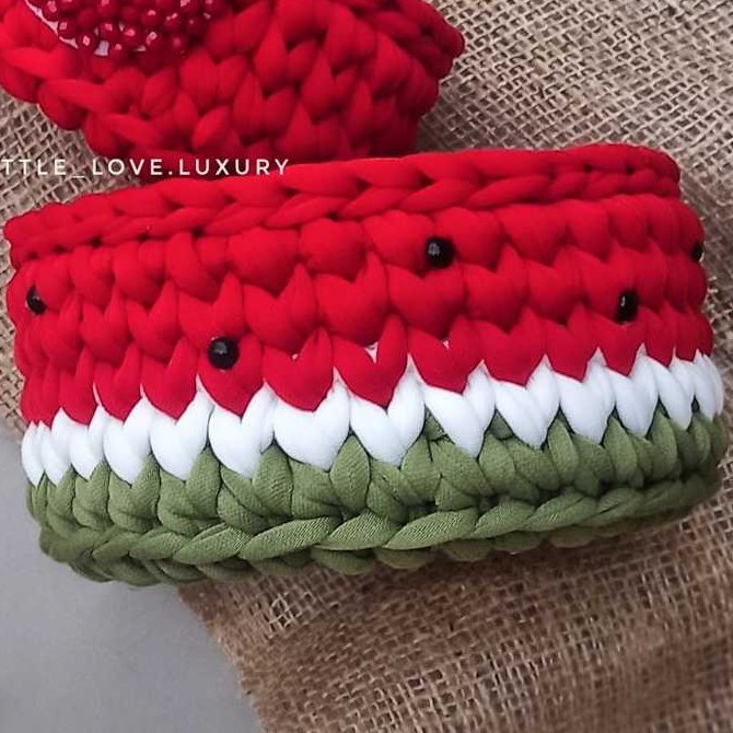 سبد یلدایی میوه و شکلات خوری تریکو