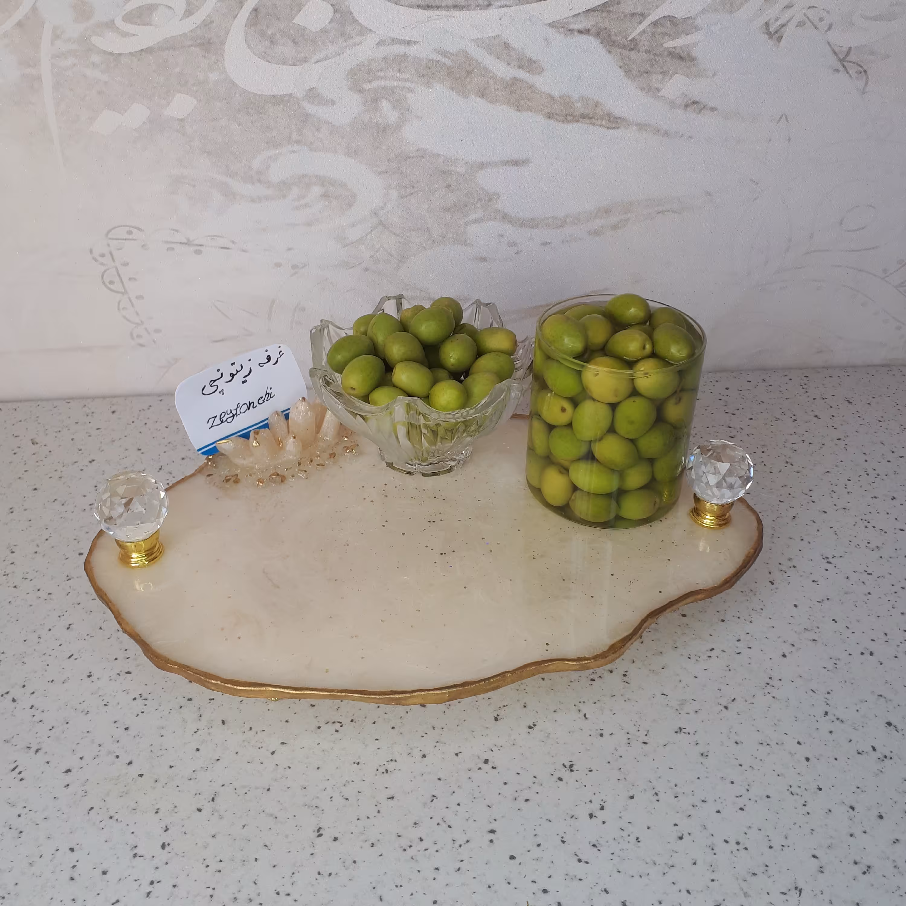 زیتون کنسروی مخلوط (یک کیلویی ) خوشمزه و کاملا بهداشتی و ارگانیک تهیه شده از باغات طارم