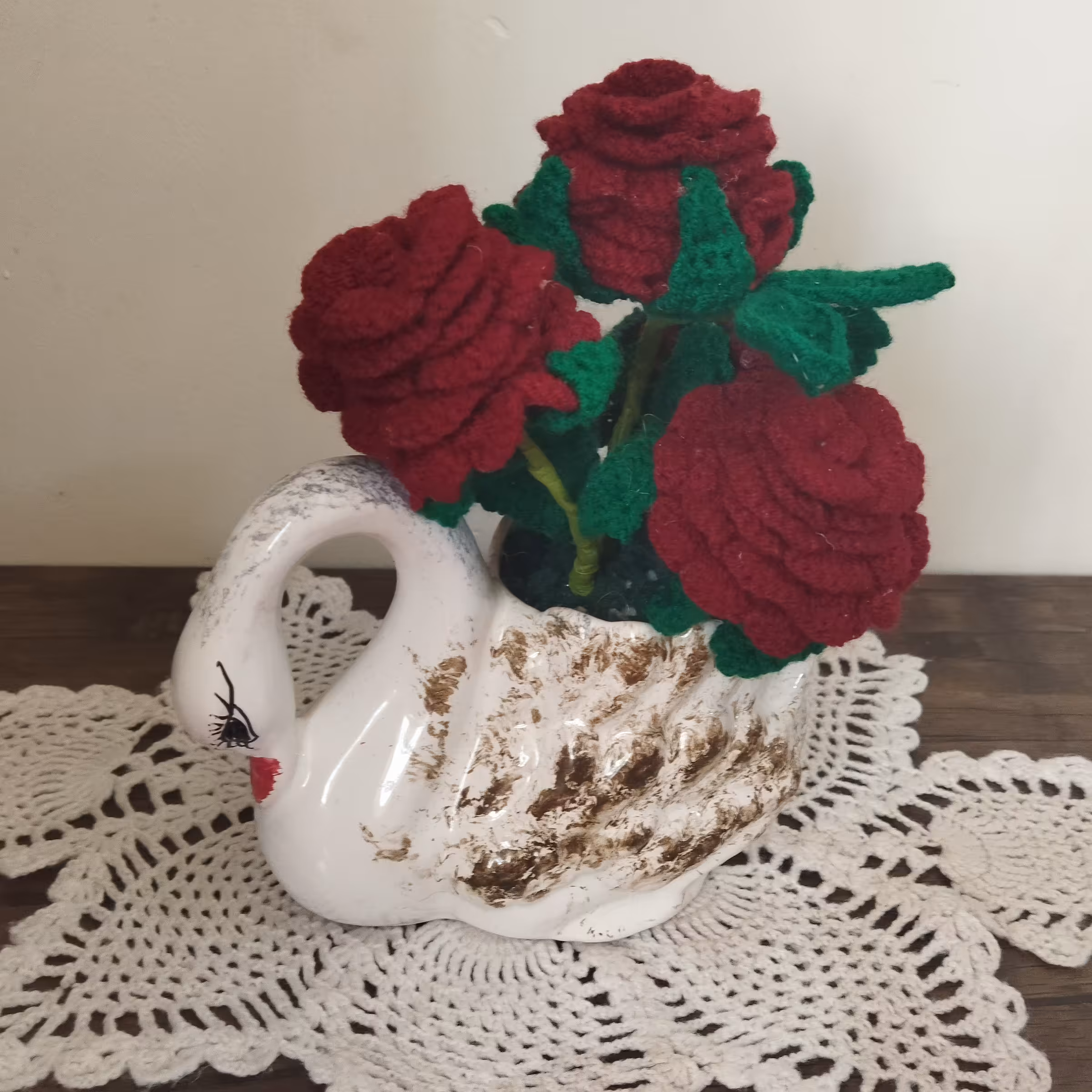 گلدان سفالی قو بافتنی گل رز
