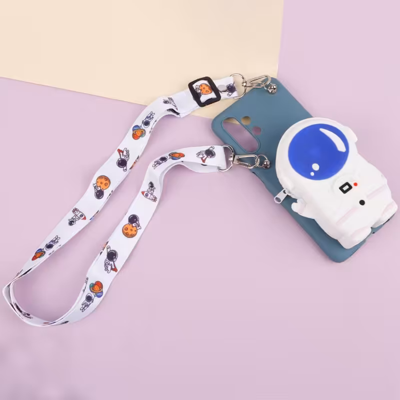 گارد سامسونگ A13 سیلیکونی عروسکی کیف دار طرح فضا نورد به همراه بند 