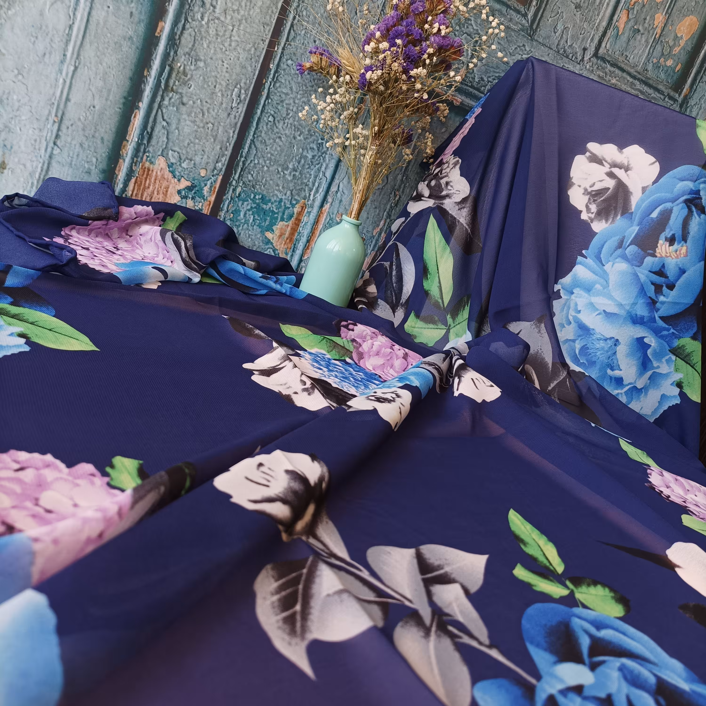 روسری خاکستری و صورتی طرح دار