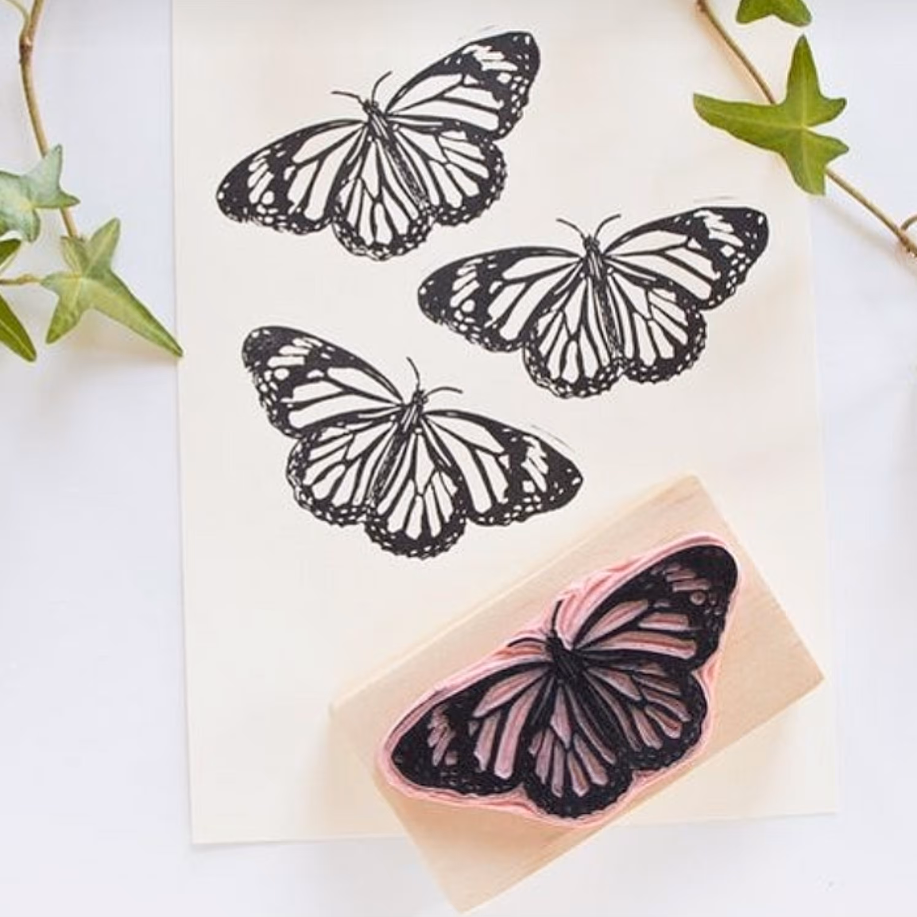 مهر دستساز طرح پروانه مناسب زیبا کردن پارچه کاغذکادو بسته و پاکت و ساخت تگ لیبل