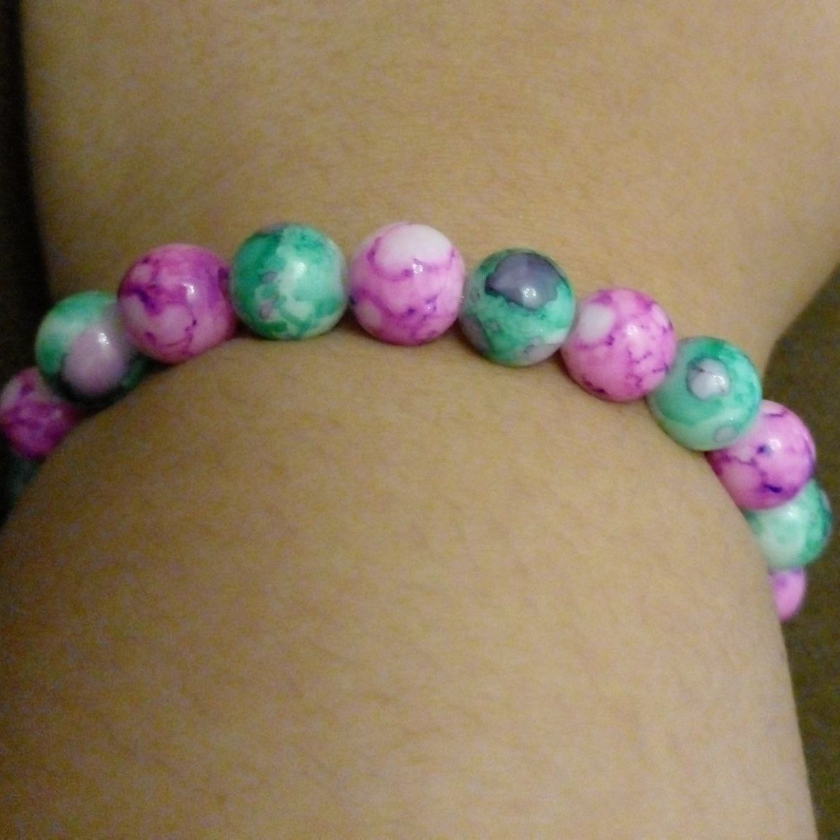 دستبند مهره ای رنگی در رنگ و طرح های مختلف 
قابلیت ساخت با اندازه دست