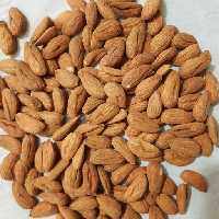 مغز بادام درجه یک شهرستان تویسرکان نیم کیلویی(امساله)