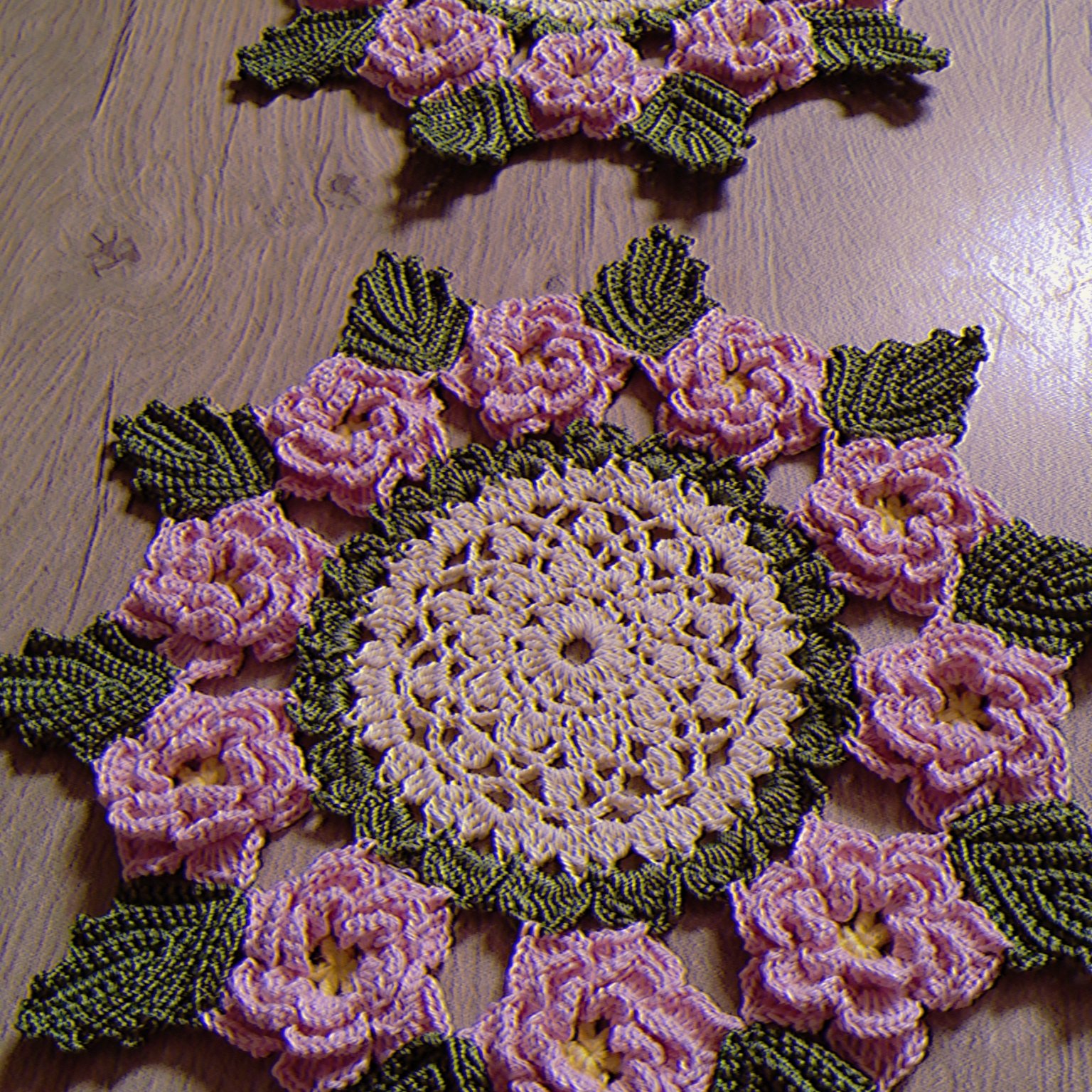 رومیزی قلاببافی گل ایرلندی قطر 25 سانت جفتی حراج شد