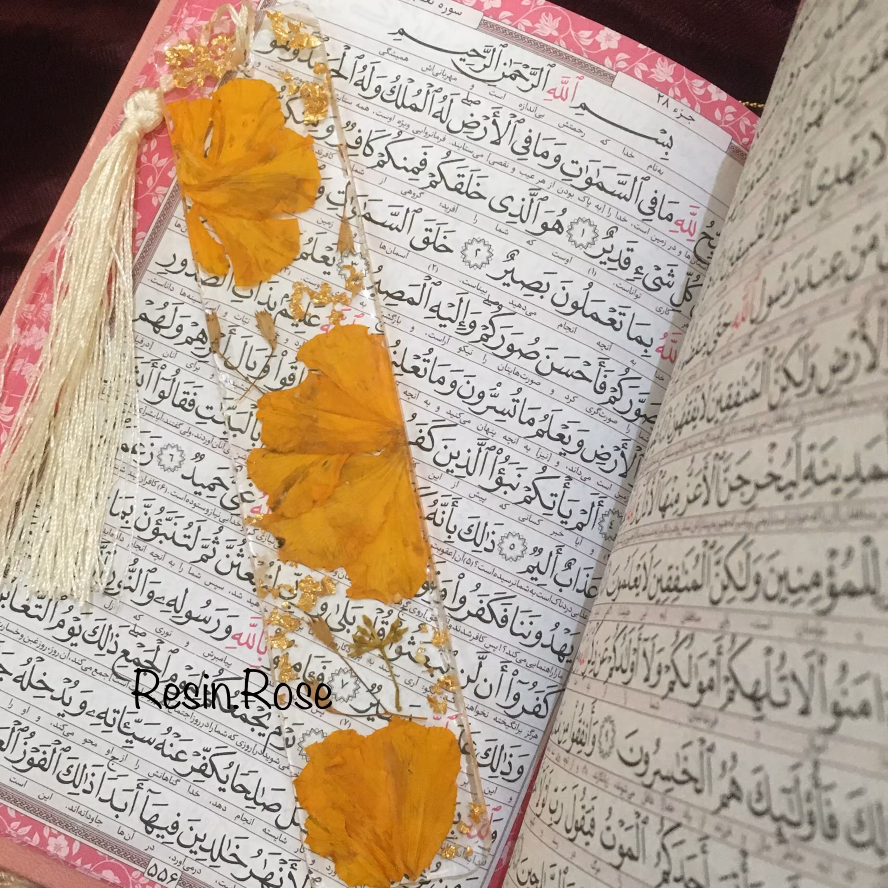 بوک مارک یا نشان کتاب طرح گلبرگ های نارنجی