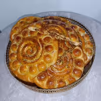 کلوچه فومن خوشمزه و تازه با مغز گردو بسته 6عددی 