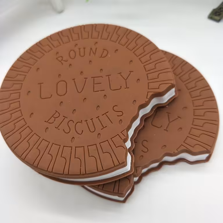 دفترچه بیسکوییتی دو طرح گاز زده و سالم با رایحه شکلات 