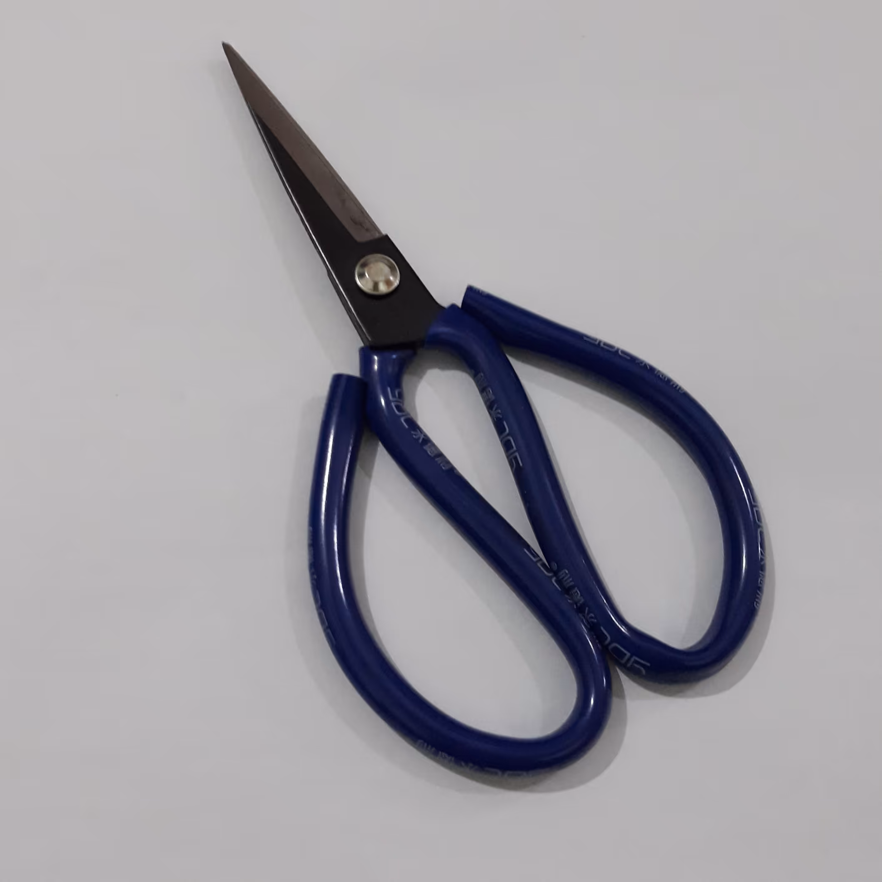 قیچی چرم دوزی  سایز بزرگ ساخت چین - مناسب کار چرم - نمد دوزی و سایر