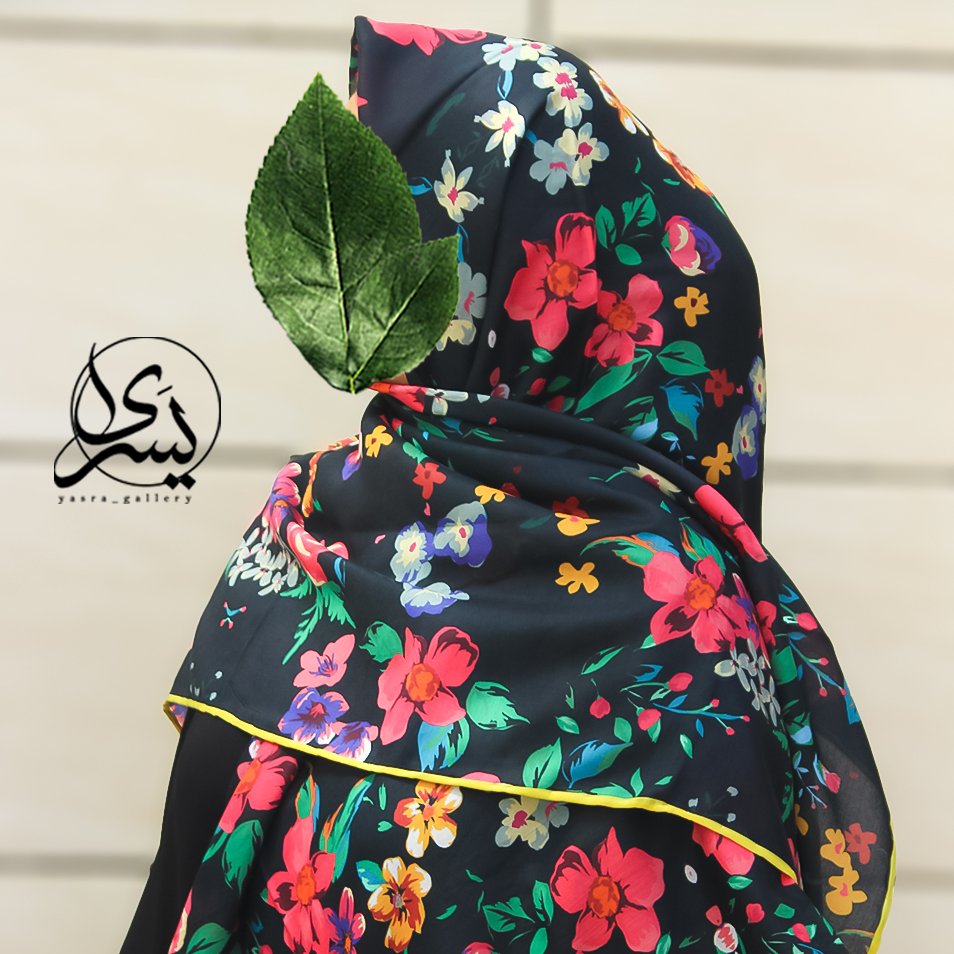 روسری کرپ طرحدار  گل دار دور دست دوز قواره بزرگ