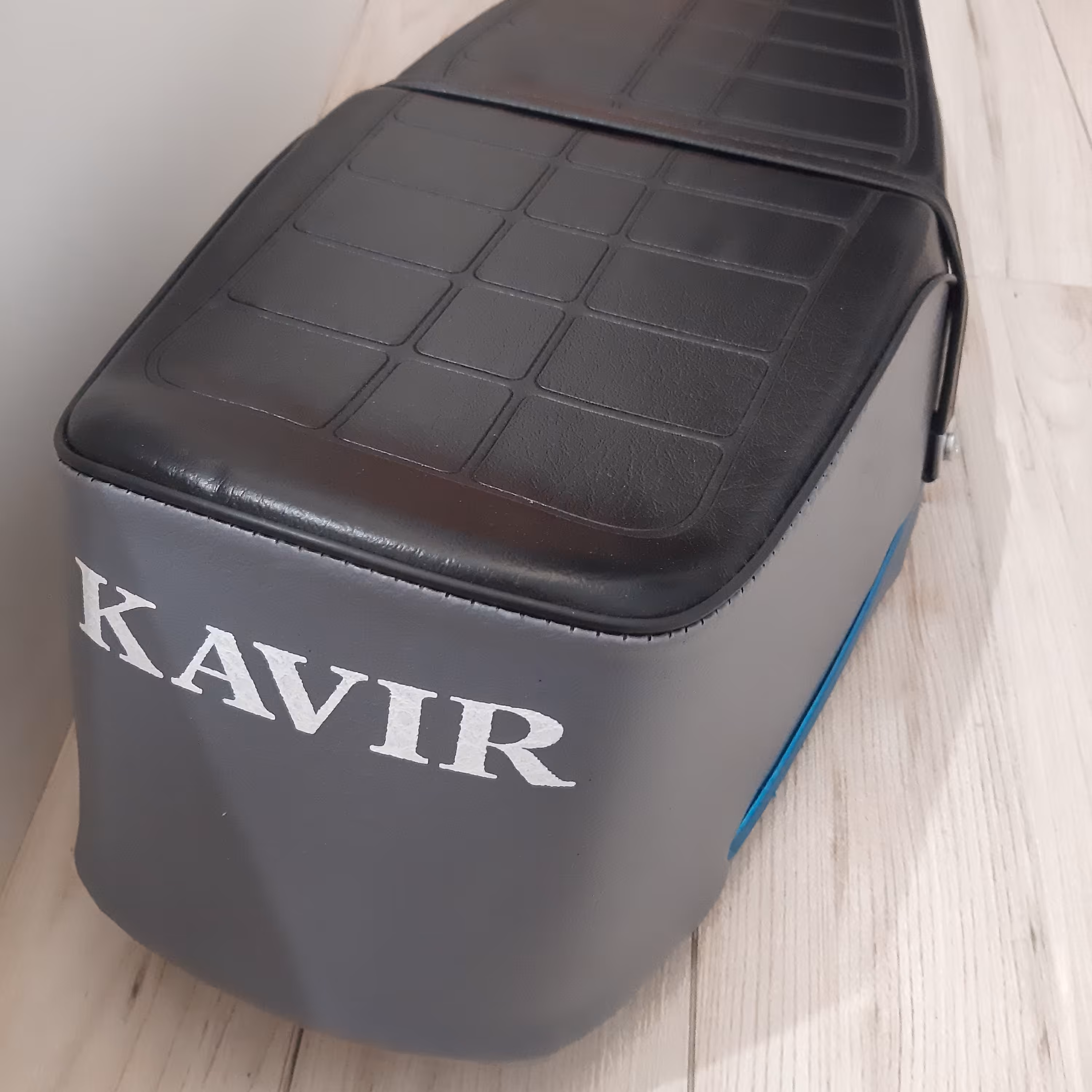 زین موتورسیکلت هندا برند کویر باکیفیت ومرغوب دورنگ مشکی طوسی،کلاسA ابرسرد