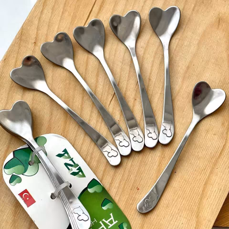 قاشق مدل قلبی هر دست 6عددجنس فلزی