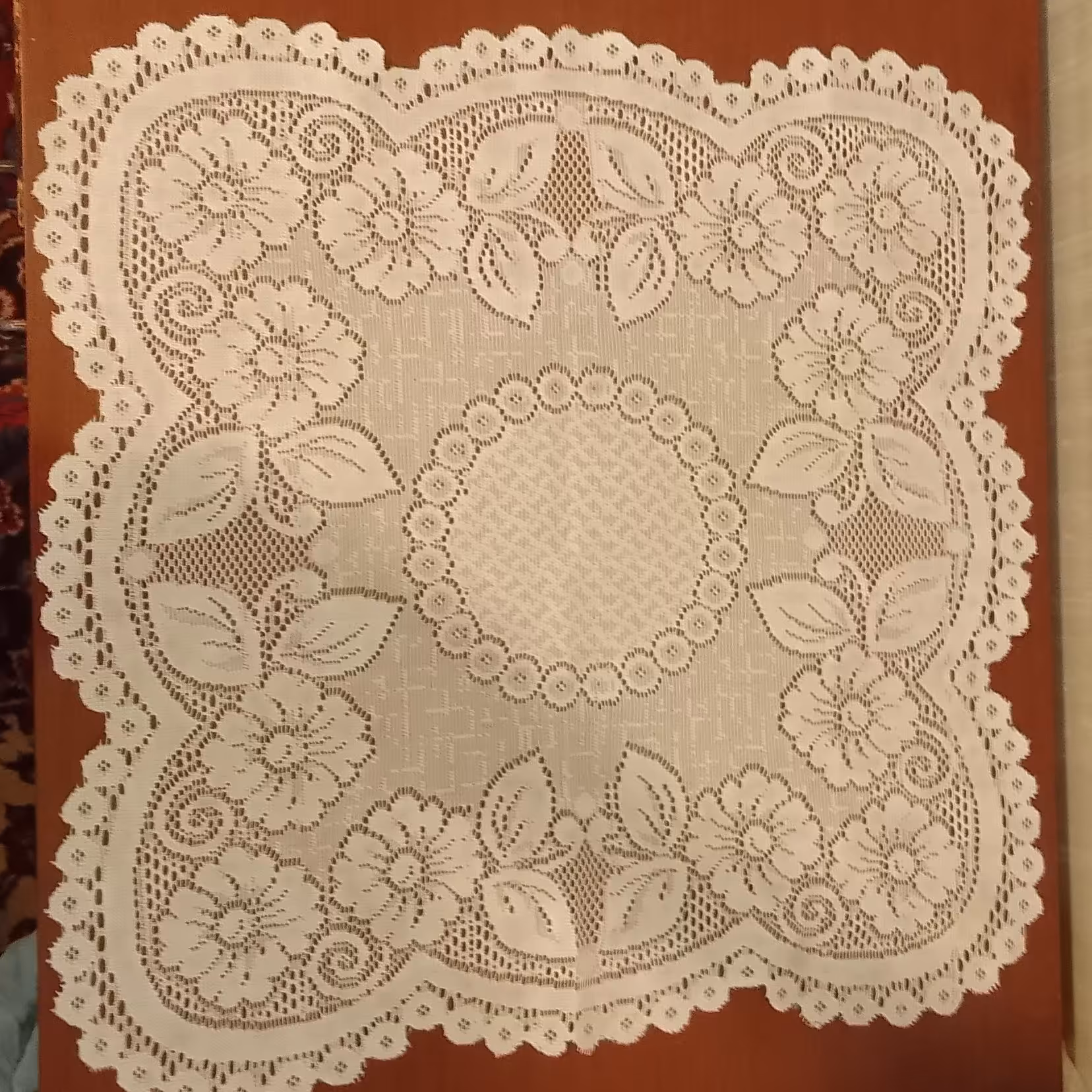 رومیزی پارچه ای گیپور مربع تک سفید 48 در 48 رانر گل دار