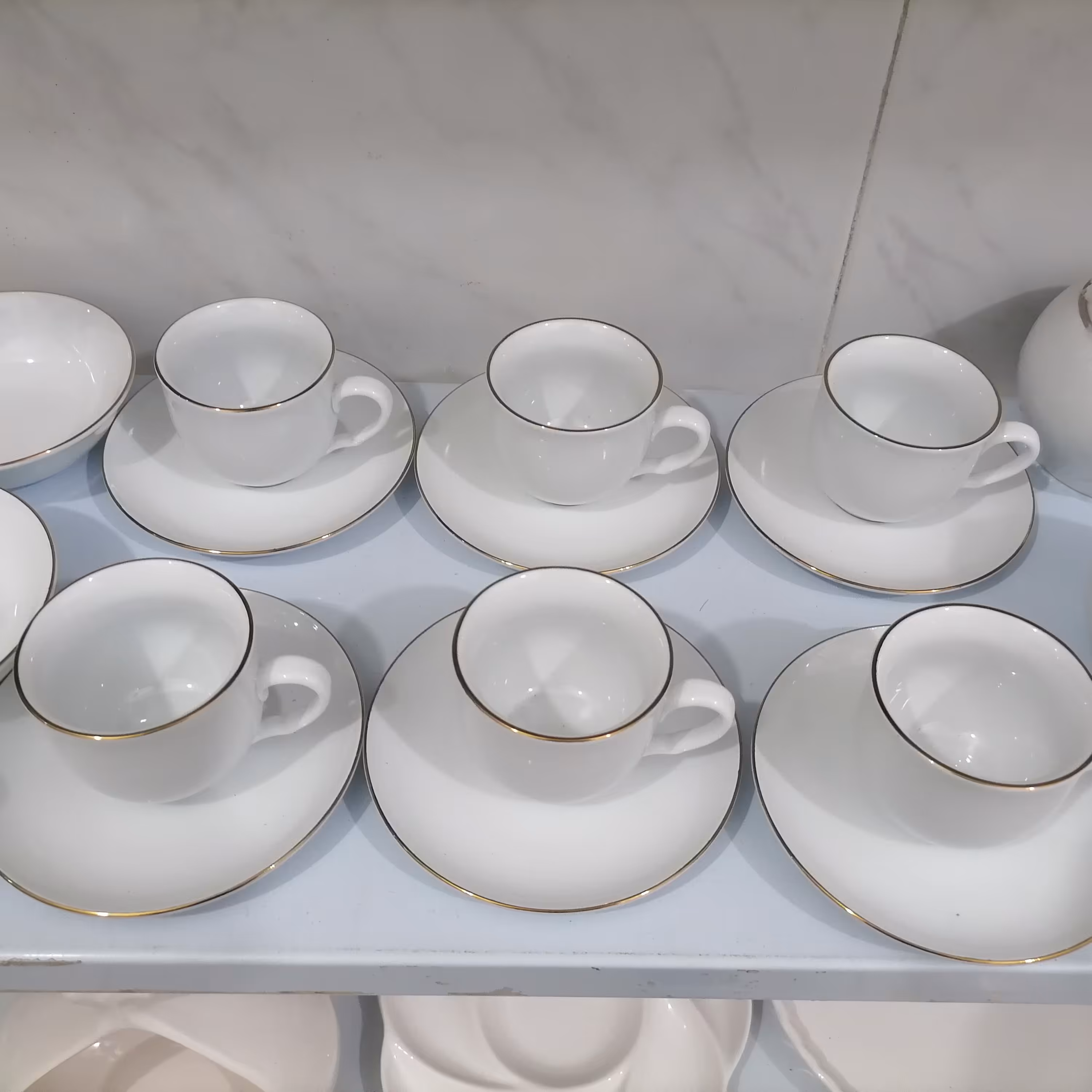 فنجان خط طلا به همراه زیر فنجانی کیفیت درجه 1به همراه ارسال رایگان