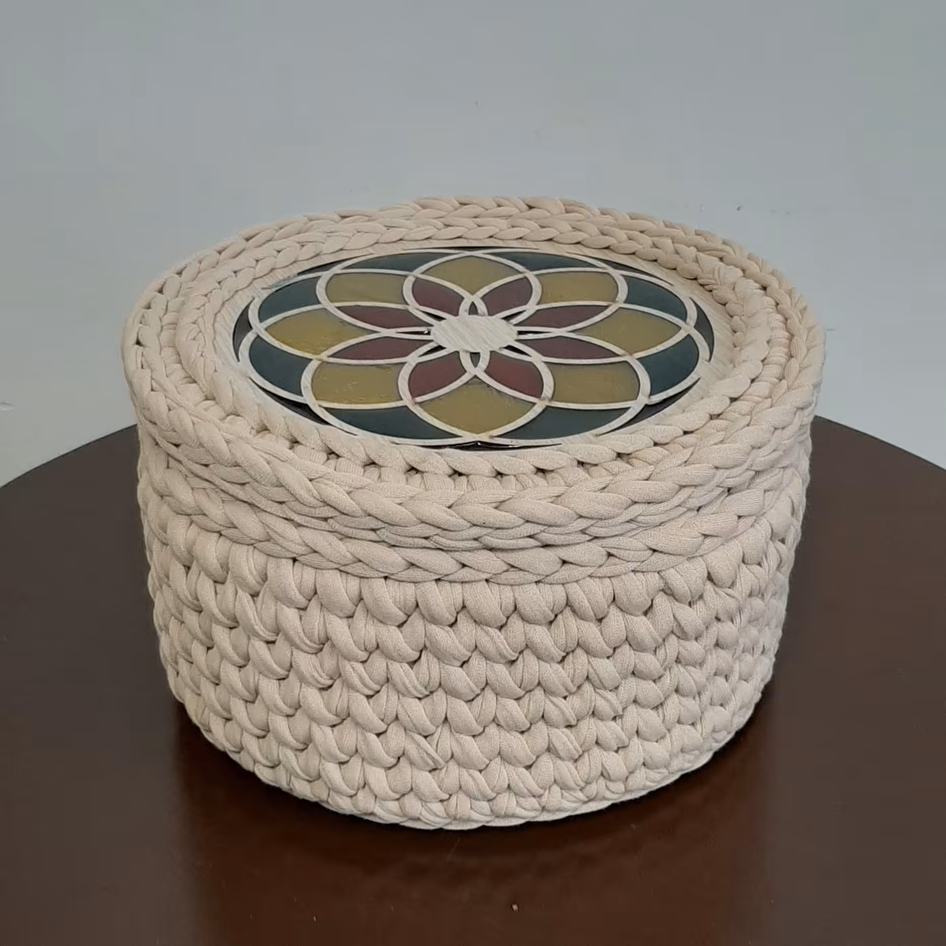 سبد تریکو دایره ای درب ترکیبی چوب ورزین رنگارنگ