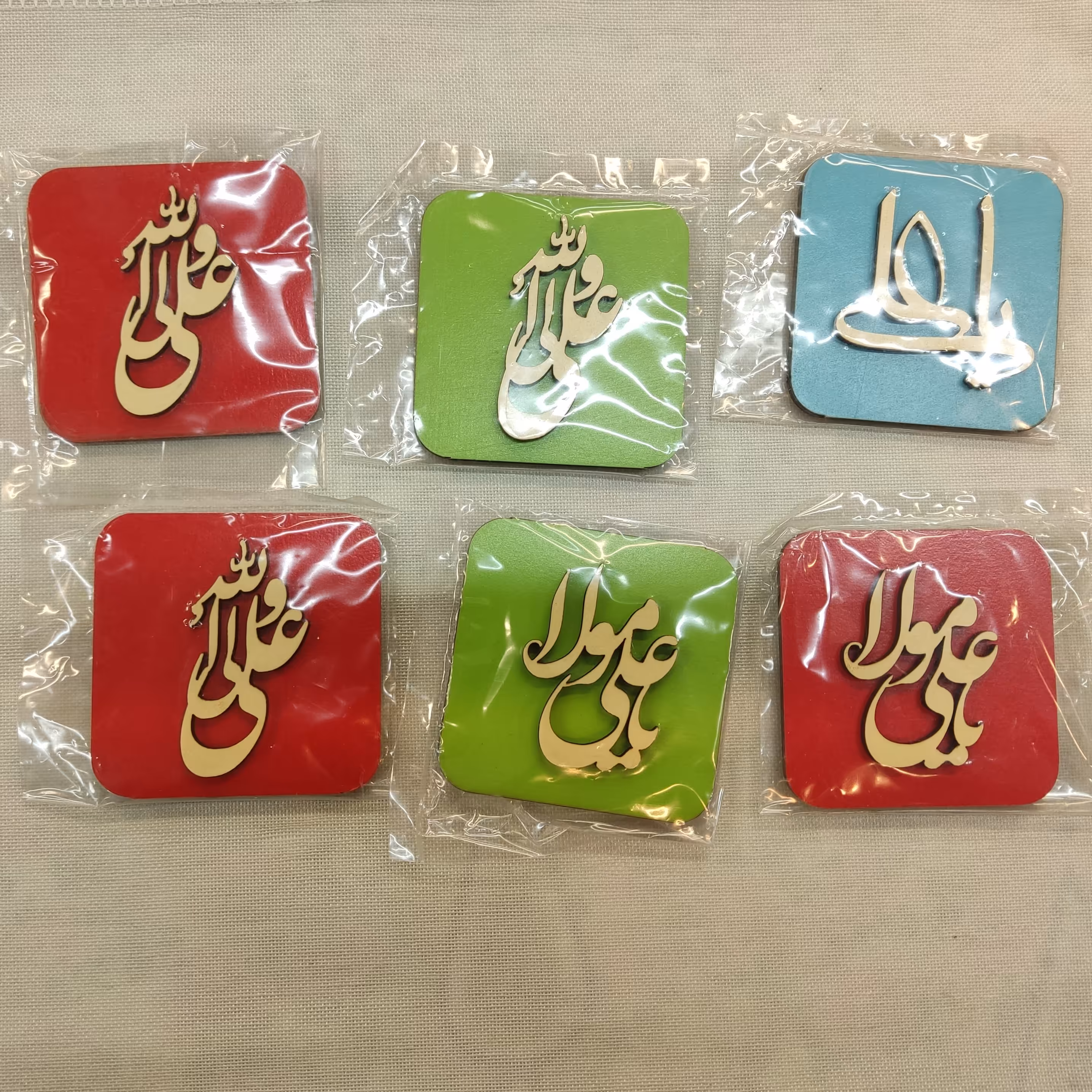 مگنت چوبی با ذکر  حضرت علی ع در ابعاد 60در 6 سانتی متر