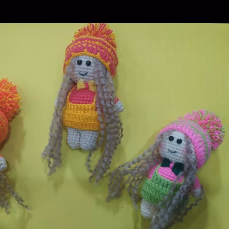 عروسک دستباف 14سانت
            